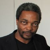 Conferencia de Simon Njami en el marco de la exposición "El iris de Lucy". El 28 de abril en Casa África