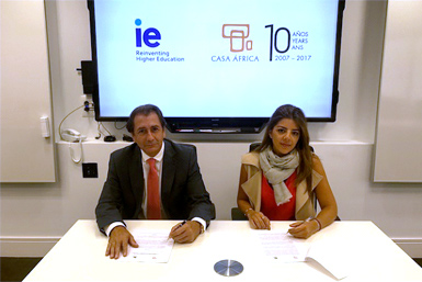 Firma de convenio entre Casa África y el Instituto de Empresa