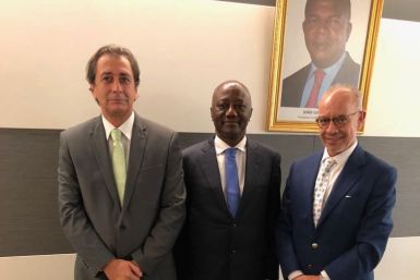Luis Padrón junto al Ministro de Economía angoleño y el Embajador de España en el país en un viaje anterior