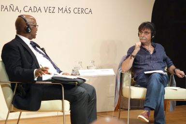 El embajador de Sudáfrica en España y el escritor Antonio Lozano dialogan sobre el país africano en Casa África