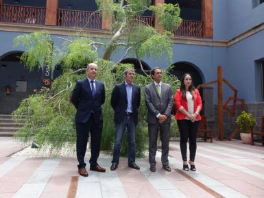 El presidente del Gobierno de Canarias, Fernando Clavijo, visita Casa África