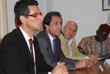 Una clínica grancanaria dona material médico al Hospital de Saint Louis