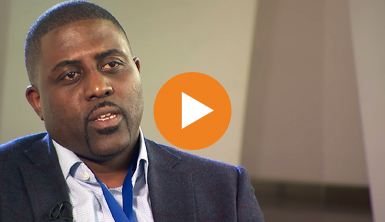 Entrevista a Yinka Adegoke, editor de Quartz Africa