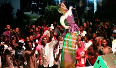 El músico de kora Noumoucounda Cissoko y la cantante Aida Samb tocarán en España este verano tras ganar el Dakar Vis a Vis de Casa África