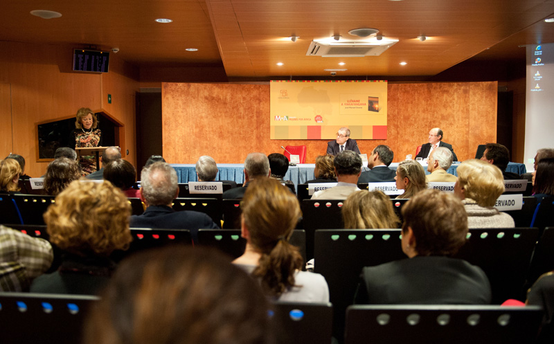 La Fundación Mujeres por África presenta la novela 'Llévame a Farafangana' en Casa África