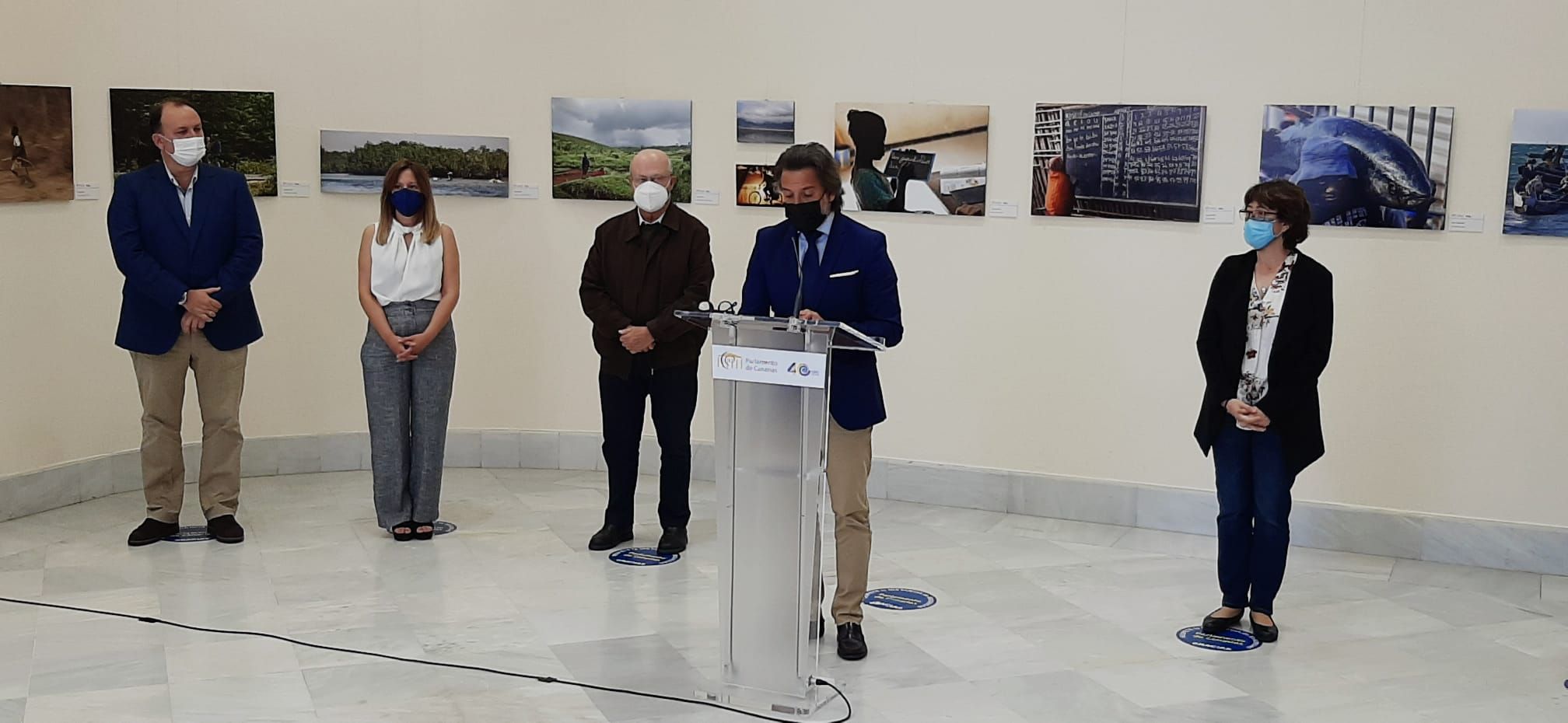 Inauguración de la exposición Africa(nos) en el Parlamento de Canarias