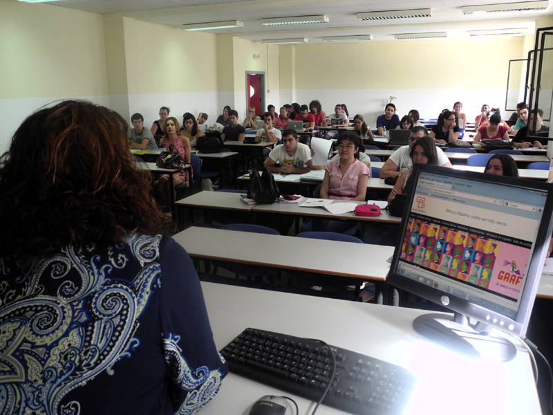 Kuwamba se presenta ante los alumnos de la Universidad de Las Palmas de Gran Canaria