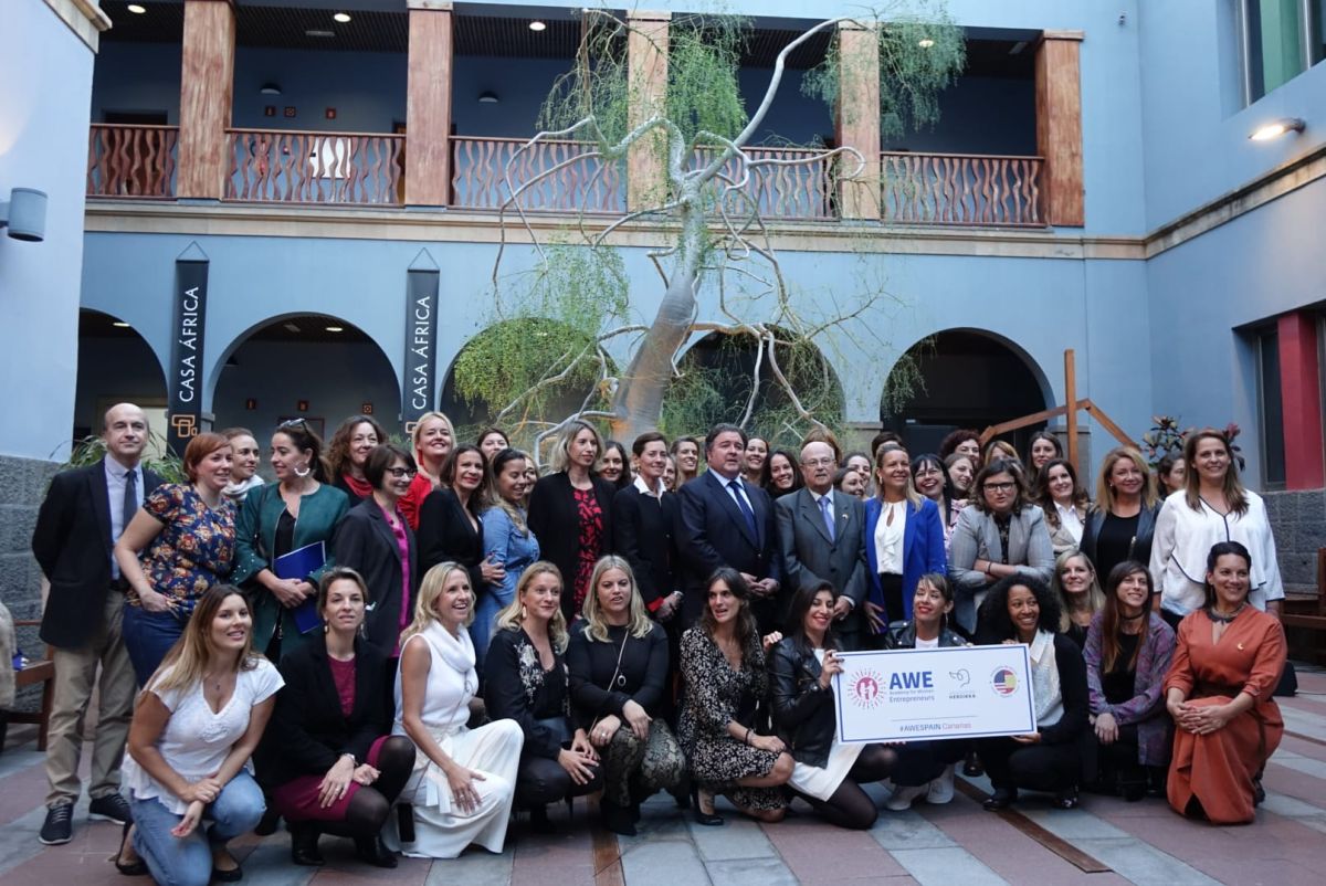 El Embajador de Estados Unidos en España, Duke Buchan, clausura la Academy for Women Entrepreneurs (AWE) en Casa África