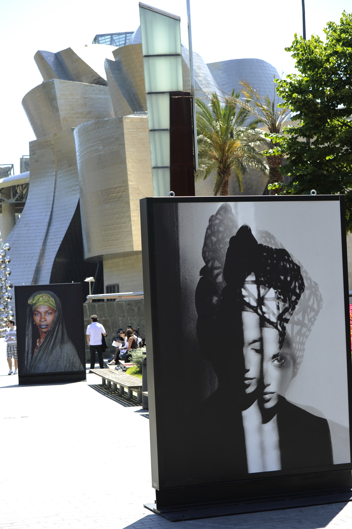 9. Vista de la exposición en calle