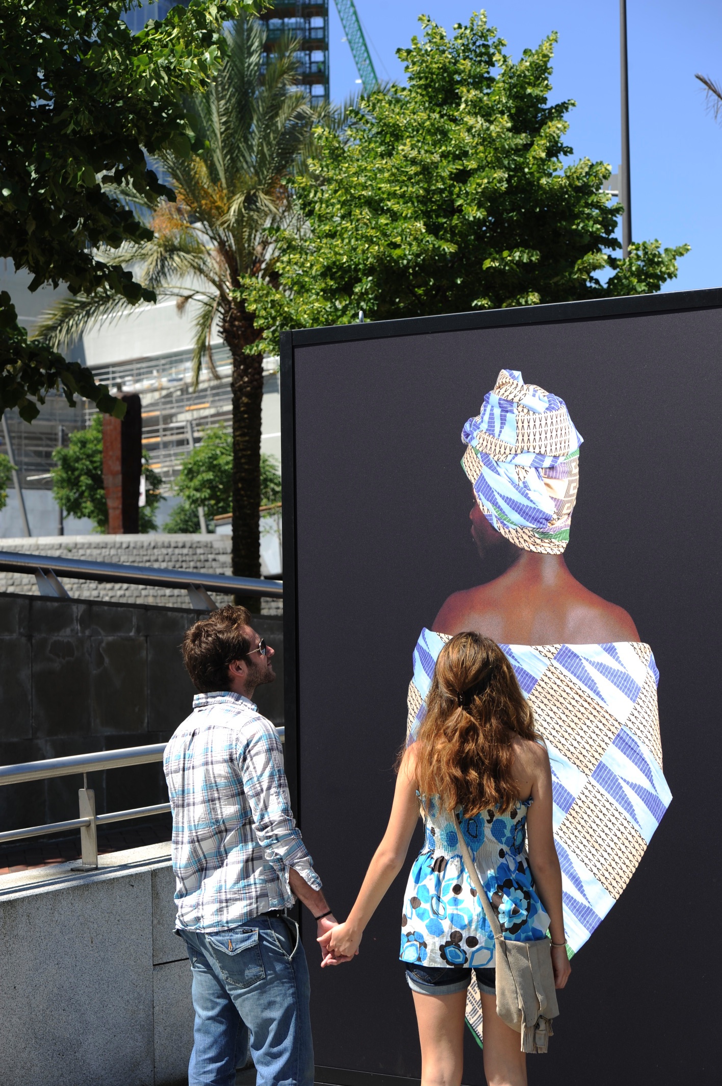 35.  Vista de la exposición en calle
