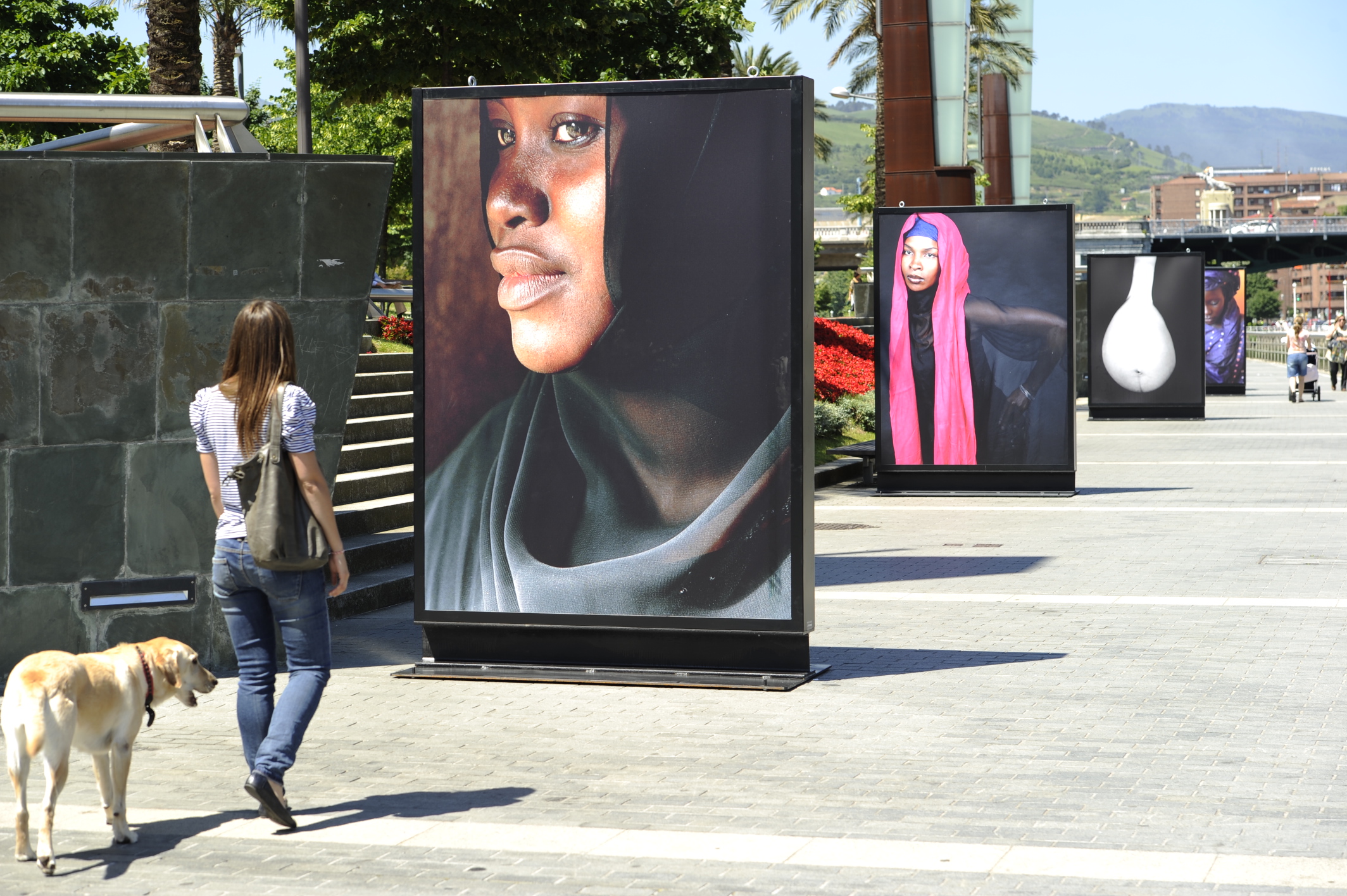 39. Vista de la exposición en calle
