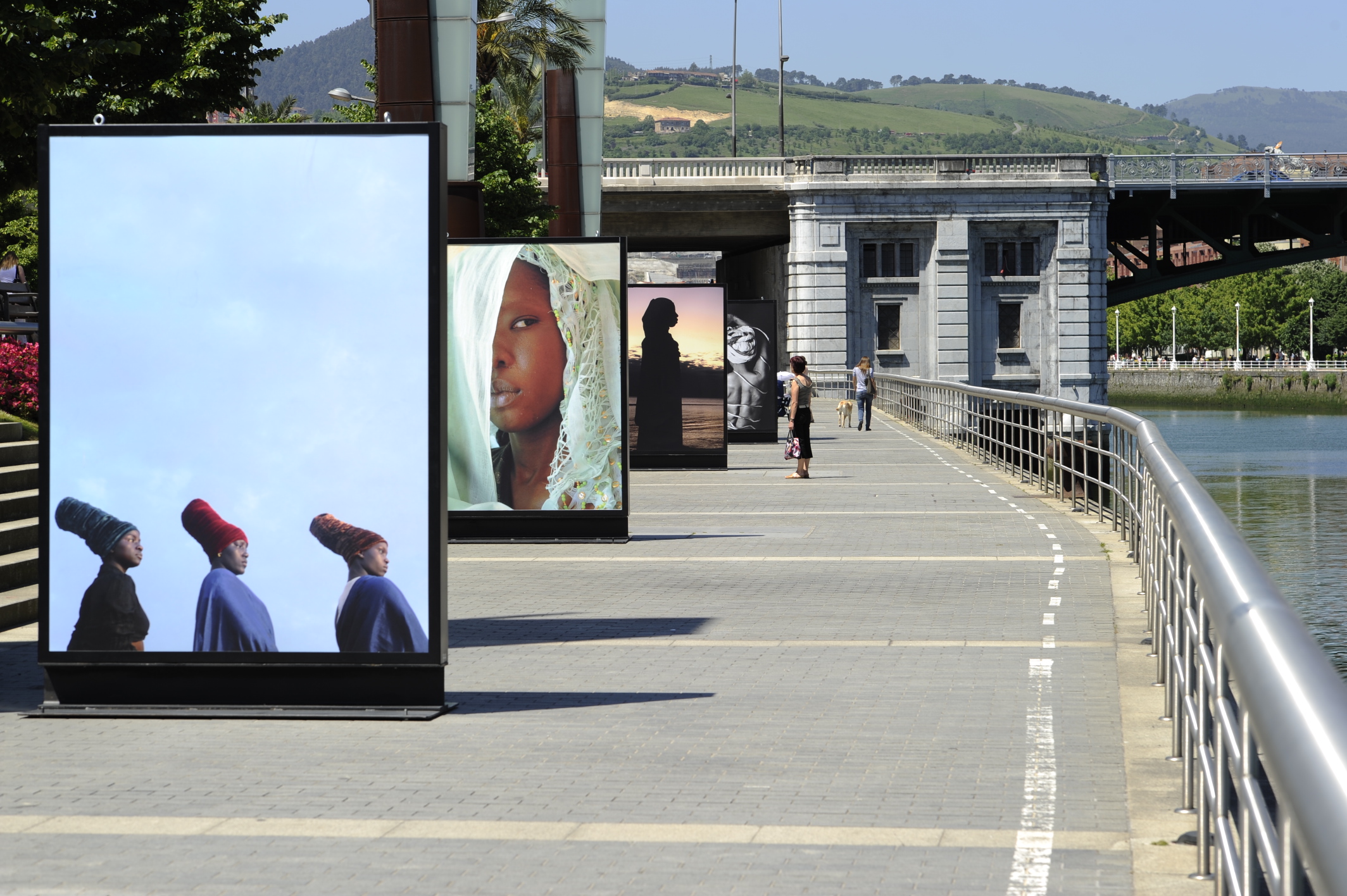45. Vista de la exposición en calle