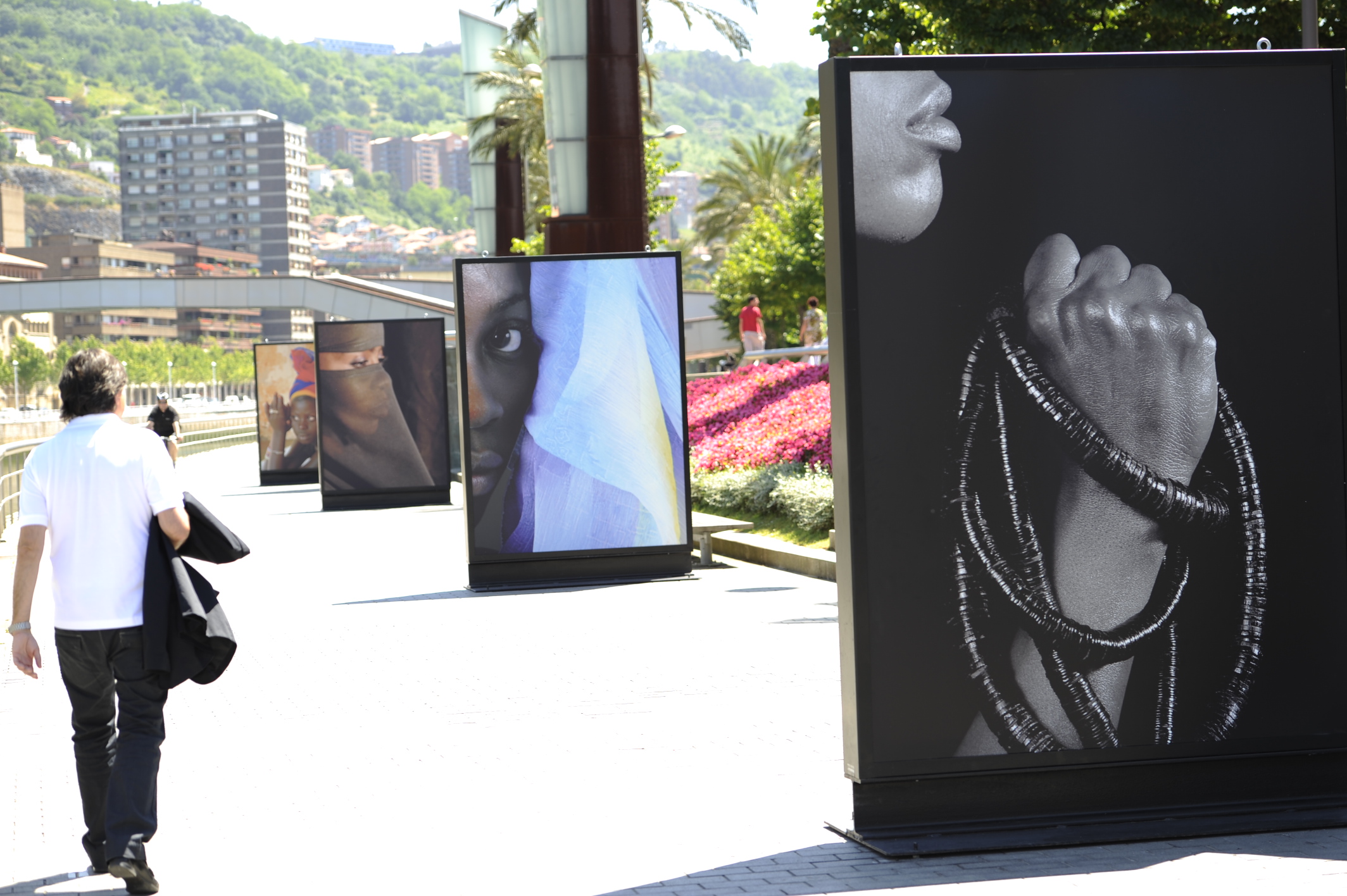 49. Vista de la exposición en calle