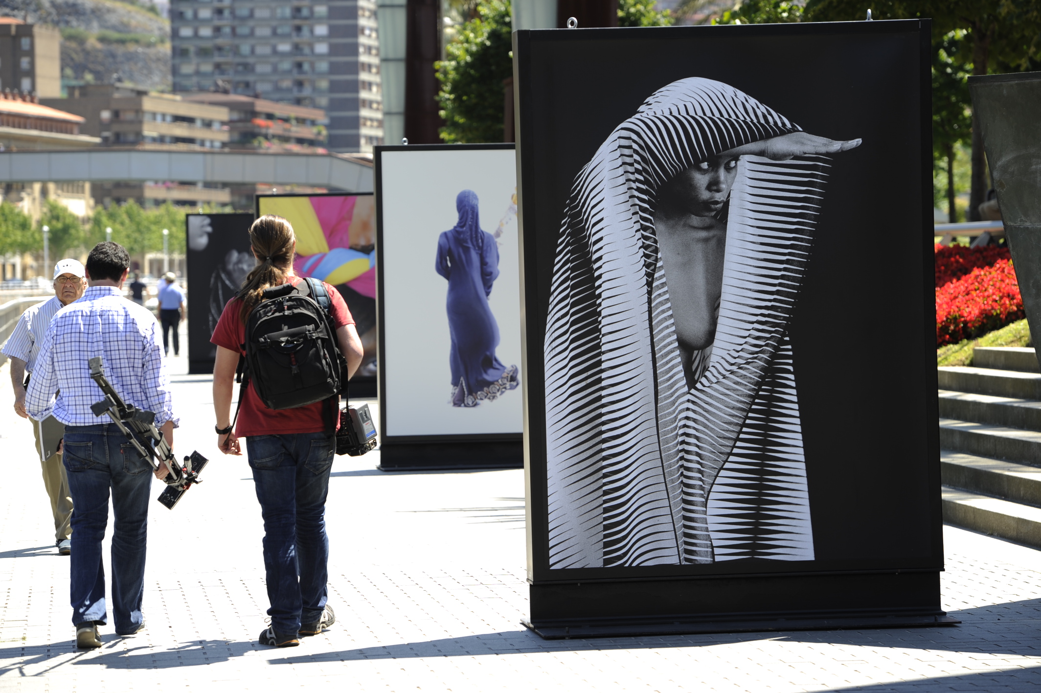 52. Vista de la exposición en calle