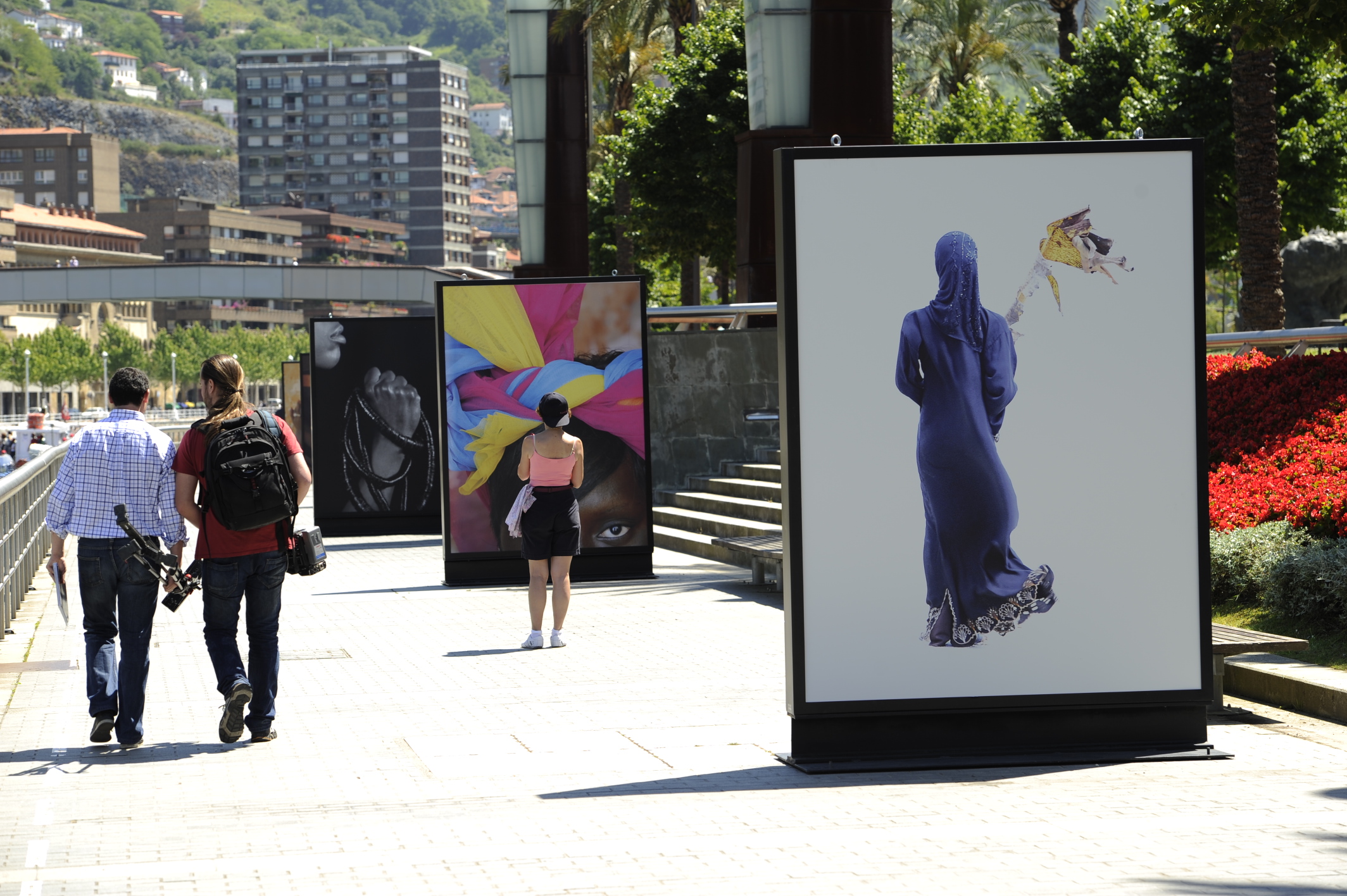 53. Vista de la exposición en calle