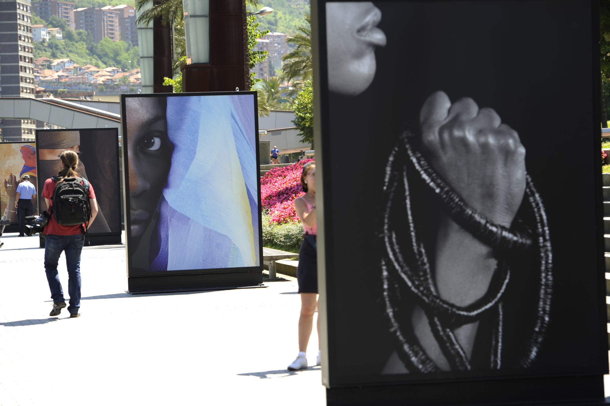54. Vista de la exposición en calle