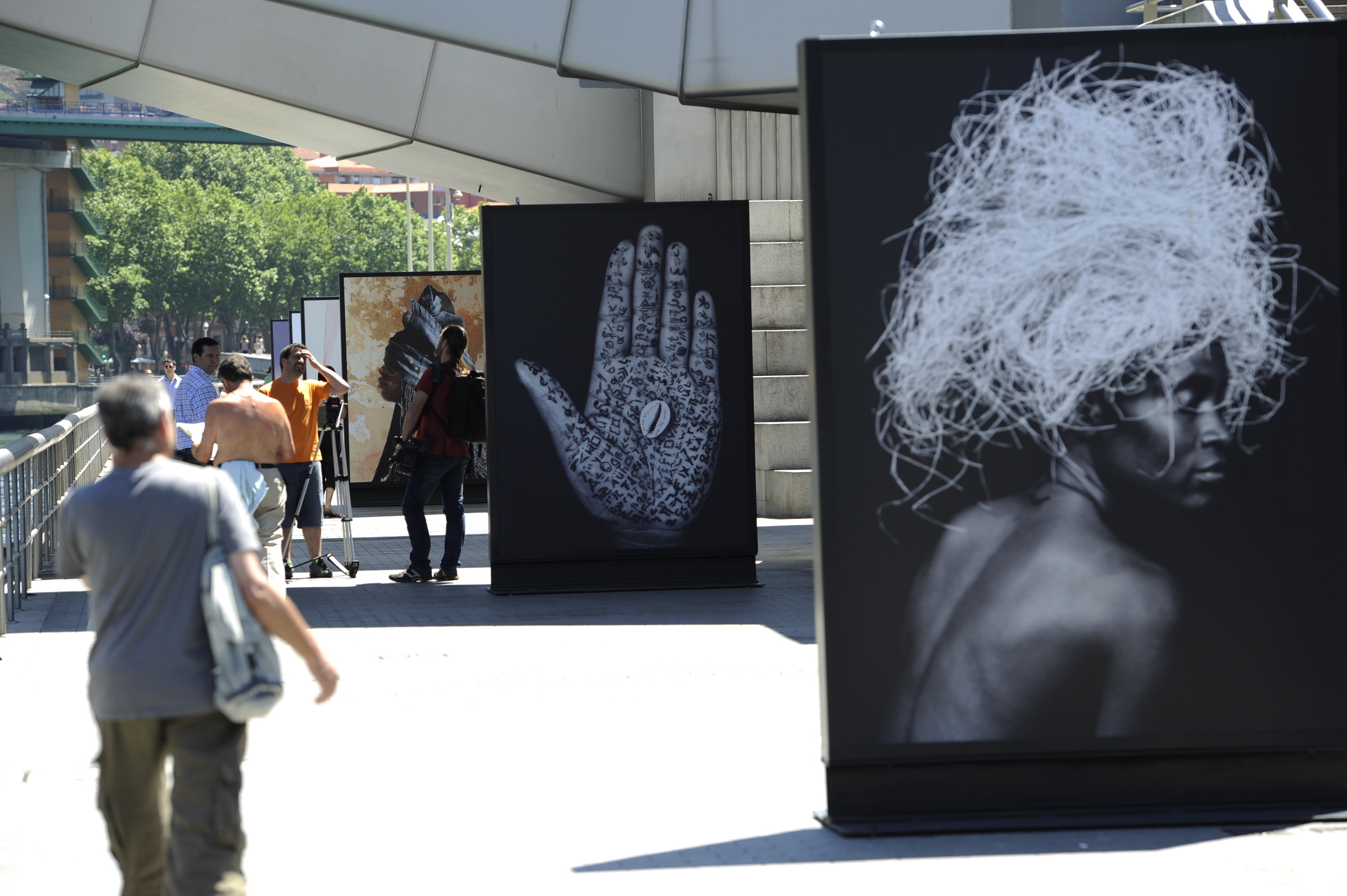 59. Vista de la exposición en calle