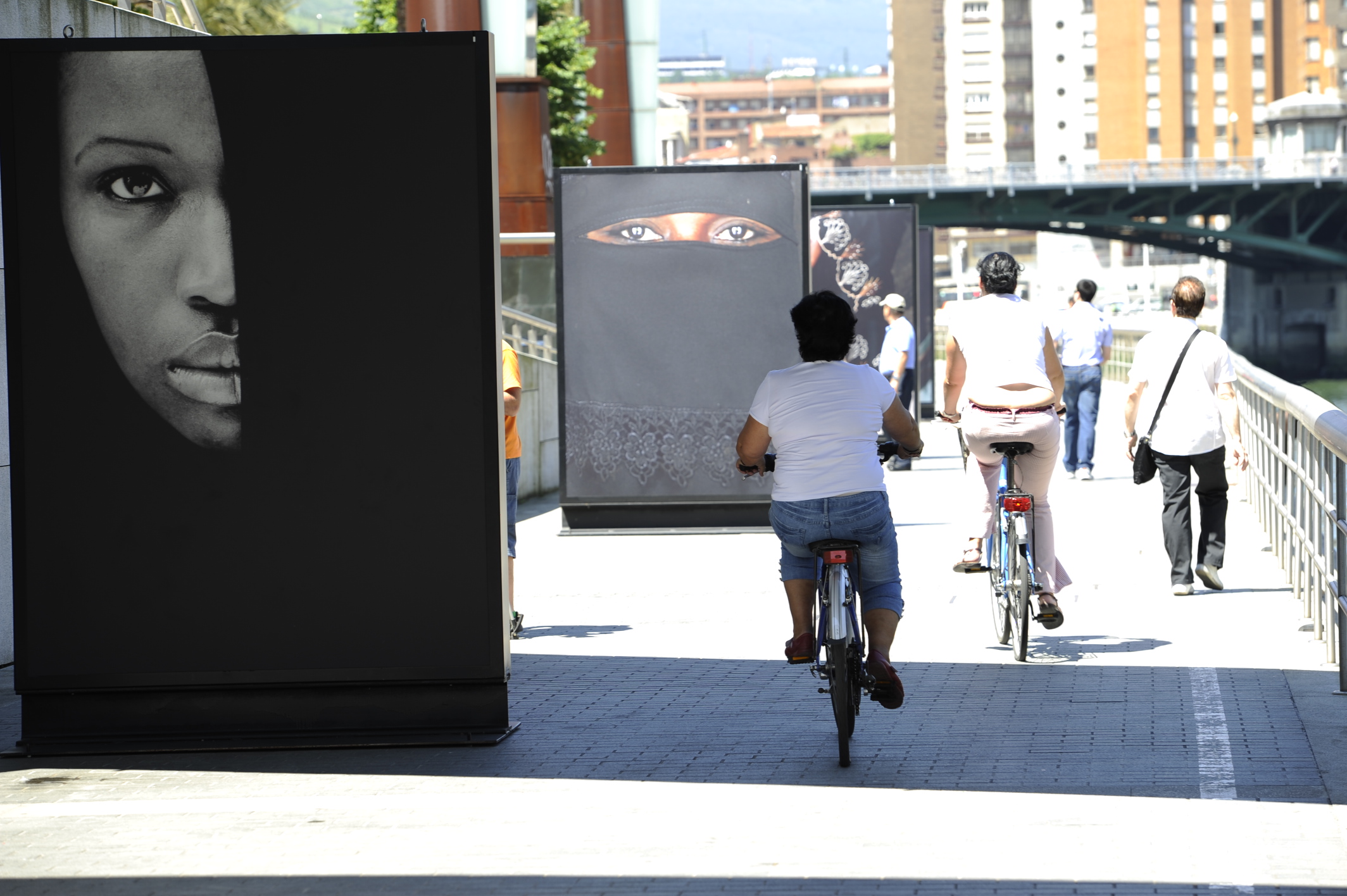 60. Vista de la exposición en calle