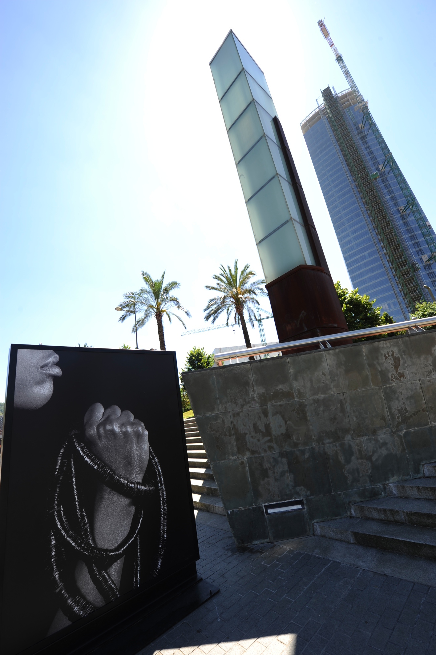 78. Vista de la exposición en calle