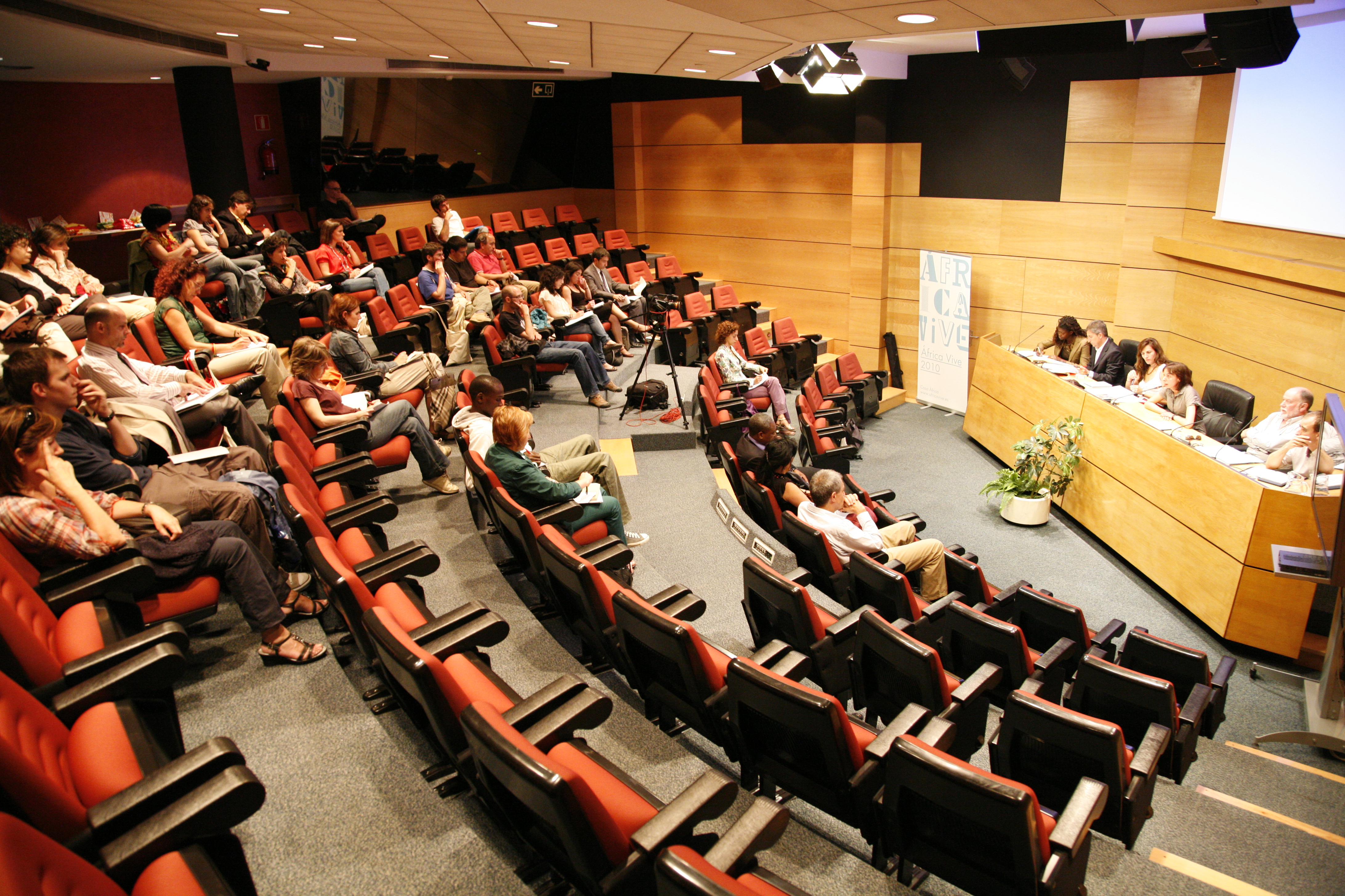 1. Vista del Salón de actos de la sede del Gobierno Vasco