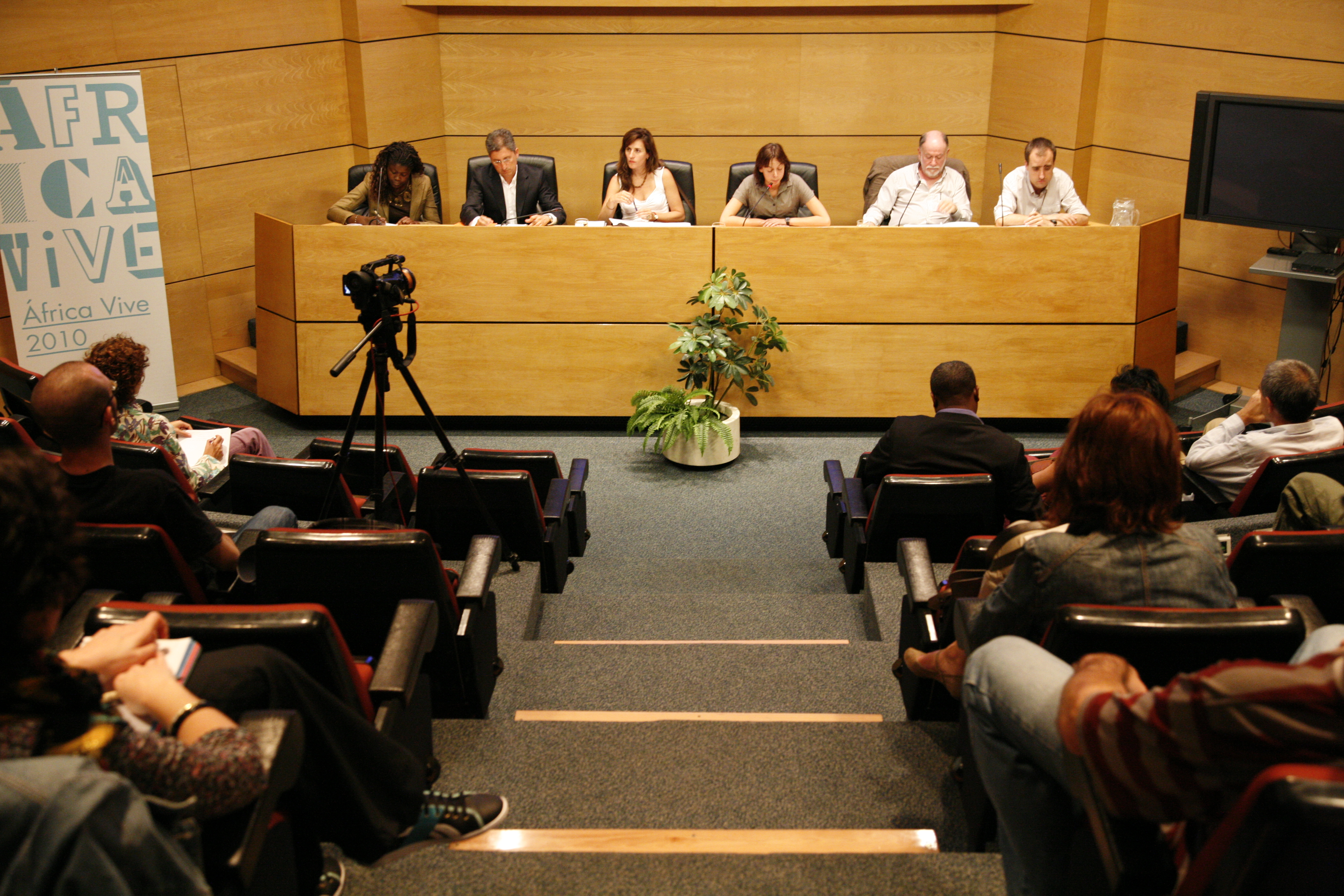 2. Vista del Salón de actos de la sede del Gobierno Vasco