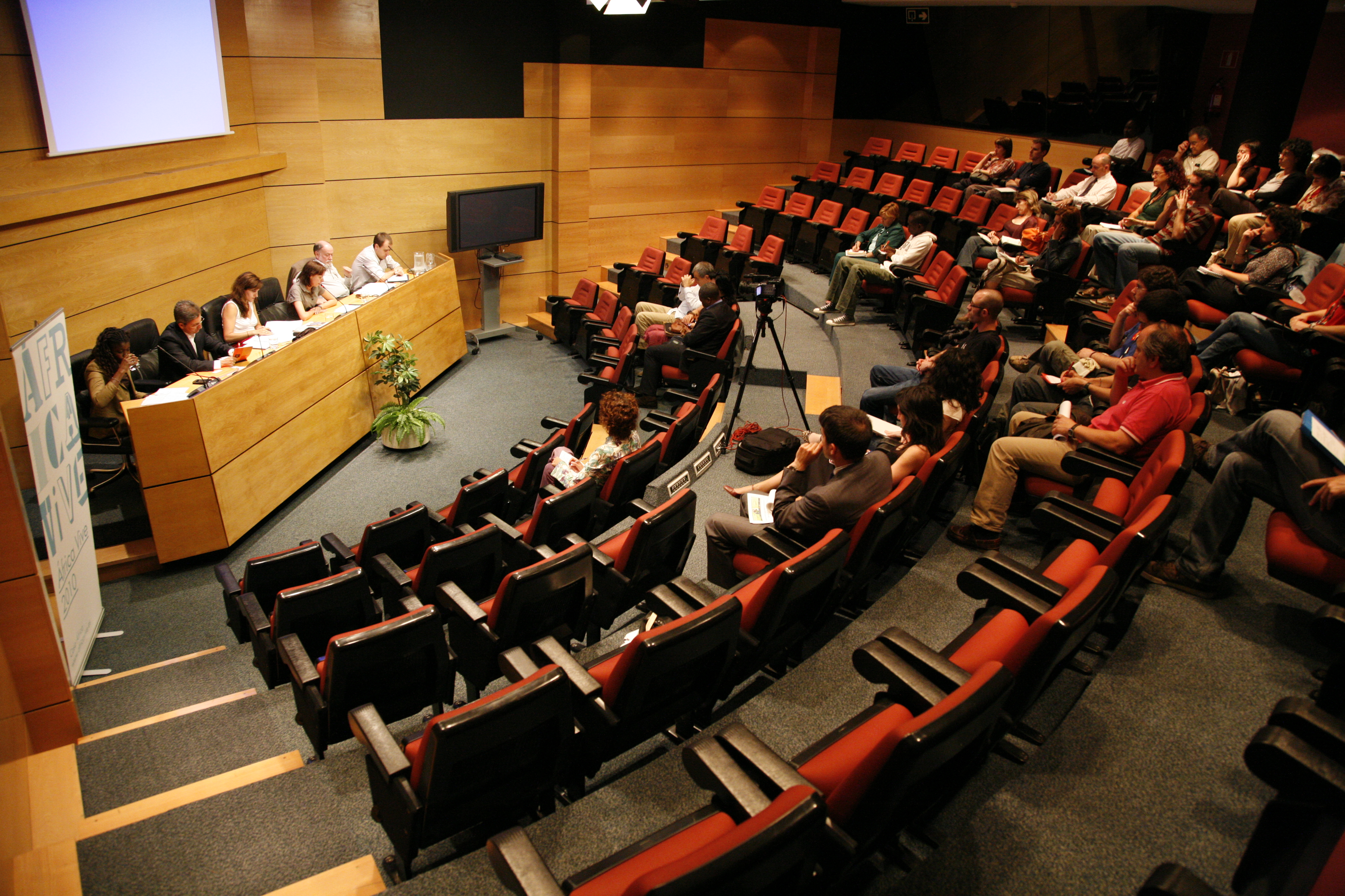 3. Vista del Salón de actos de la sede del Gobierno Vasco
