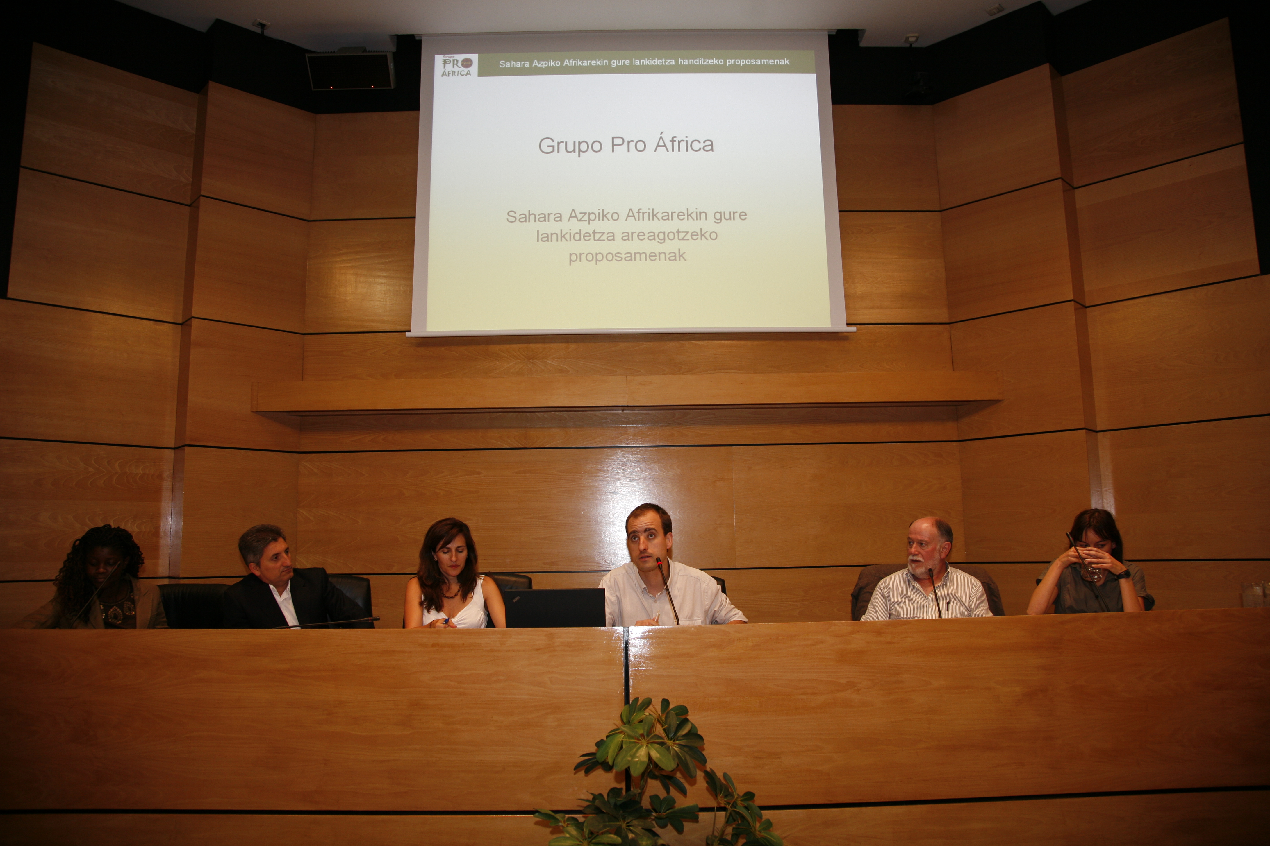 5. Intervención del representante de la Red  Grupo Pro-África
