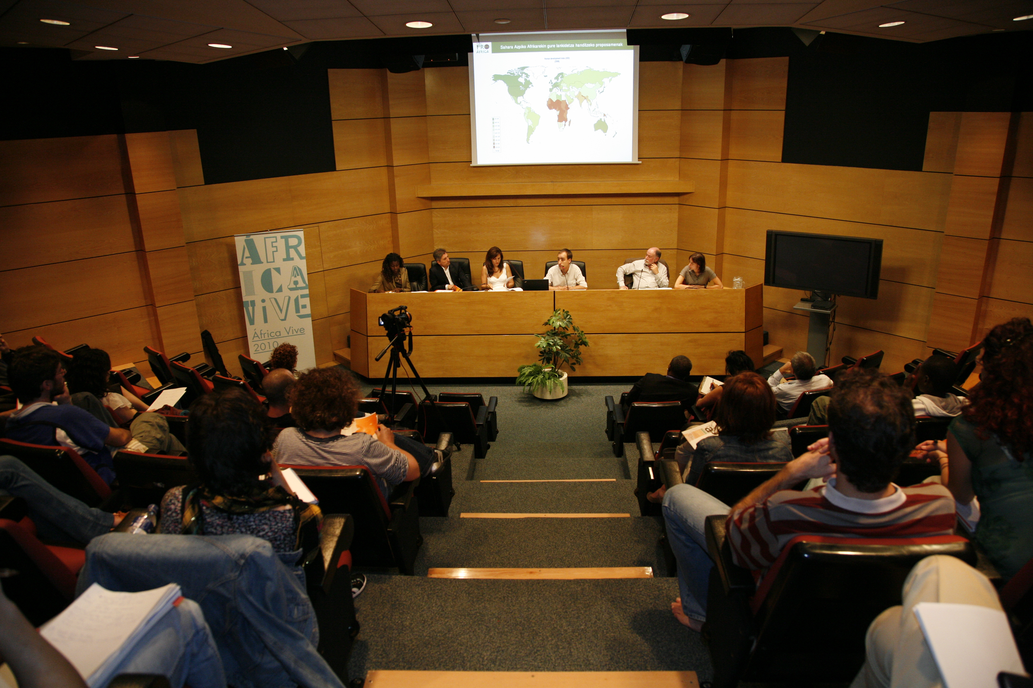 8. Intervención del representante de la Red  Grupo Pro-África