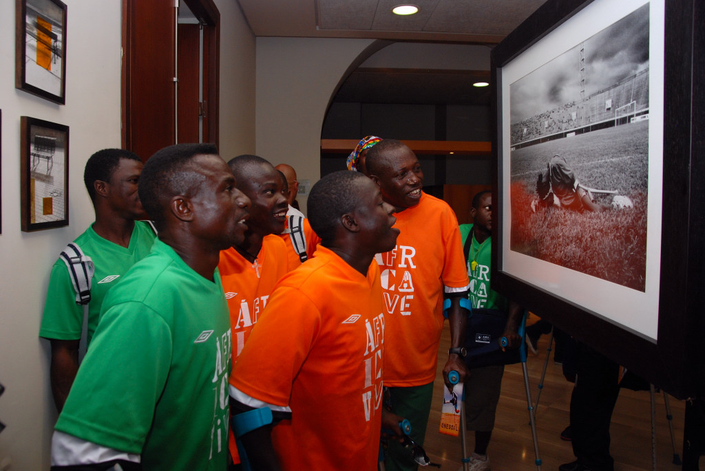 9. Equipo 'One goal' en la exposición