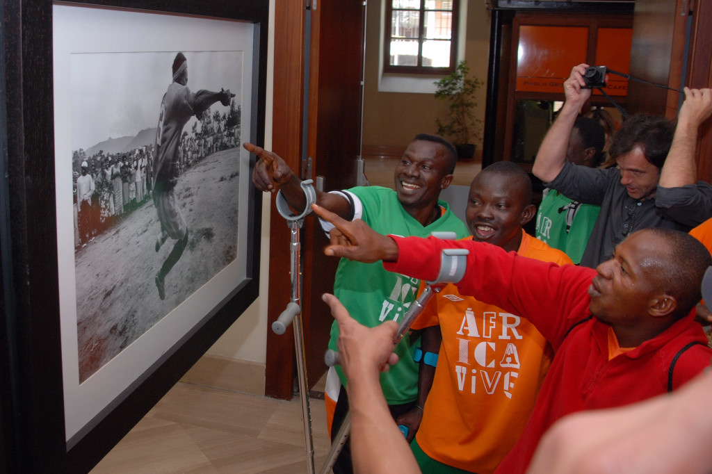 10. Equipo 'One goal' en la exposición