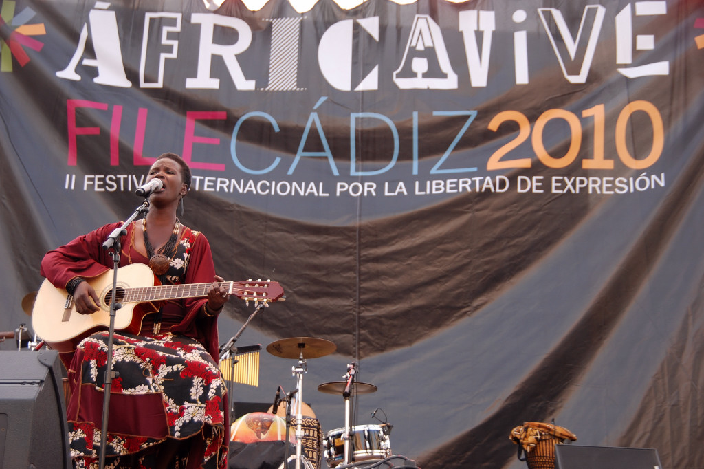 1. Njaaya en concierto
