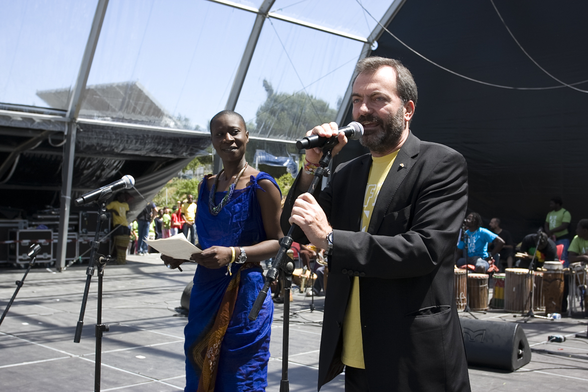 1. Ricardo Martínez Vázquez, Director General de Casa África presentando la Fiesta África Vive