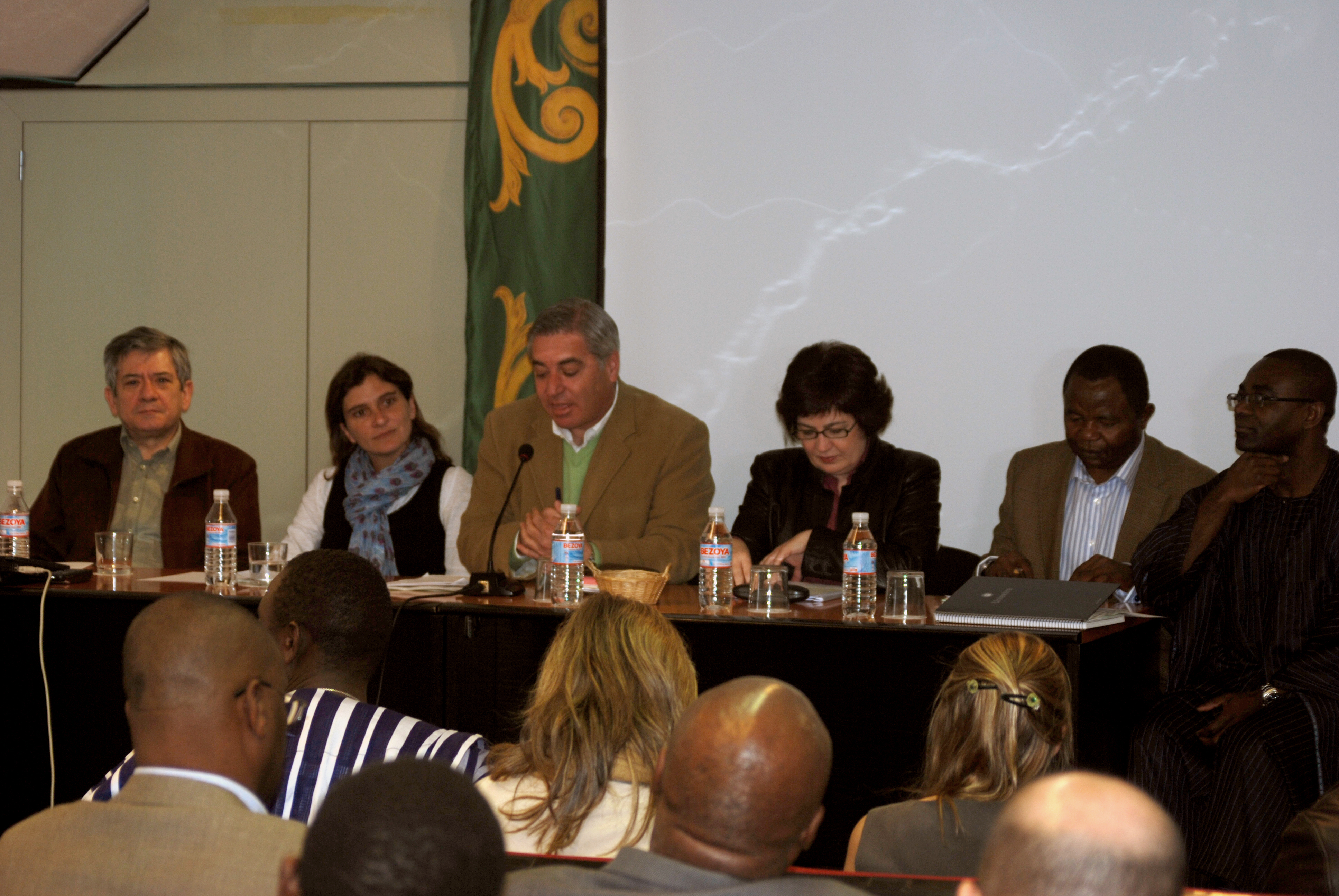 8. Asistentes a las conferencias del Encuentro África Vive. Centros Educativos