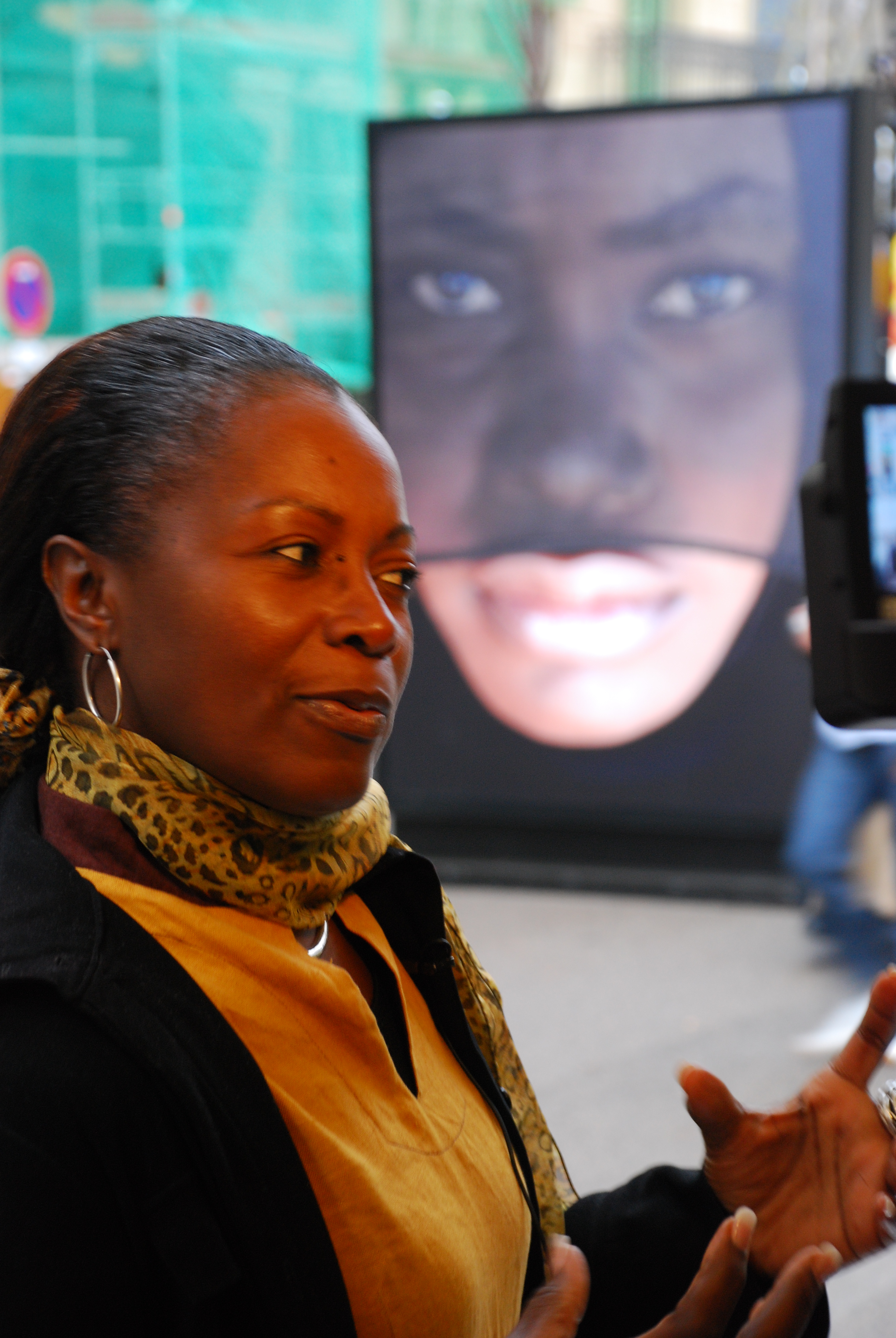 2. Angèle Etoundi Essamba. Artista