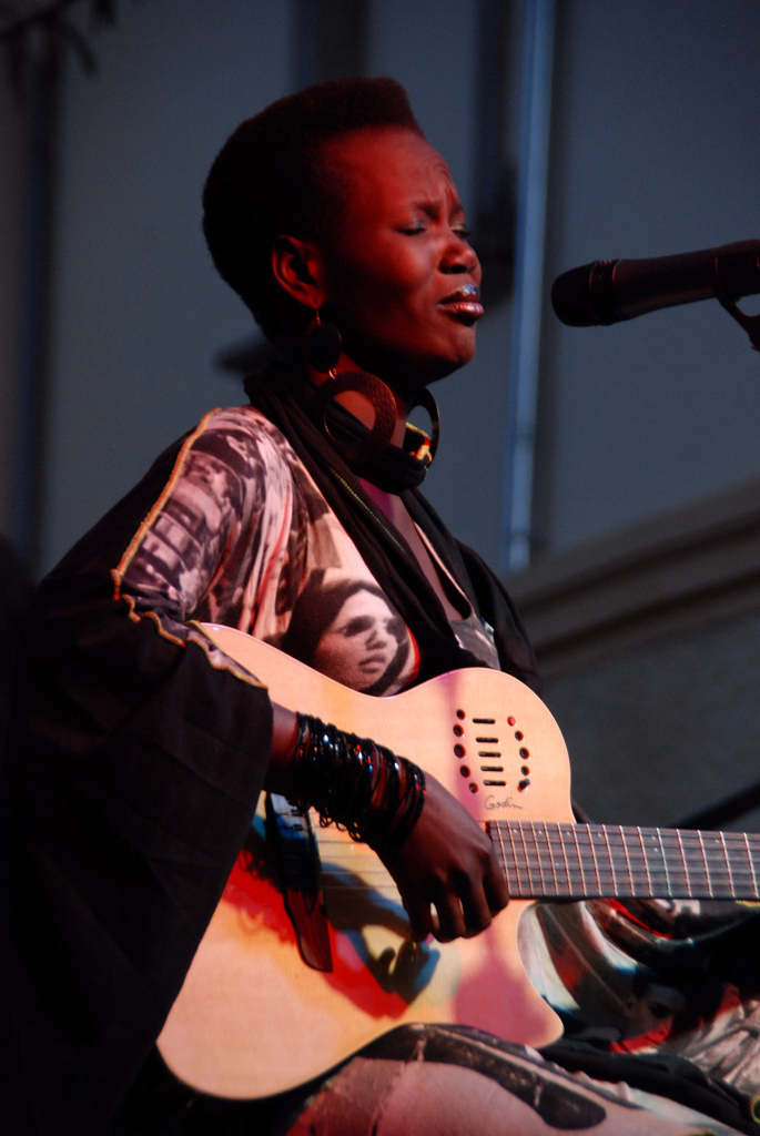 9. Njaaya en concierto