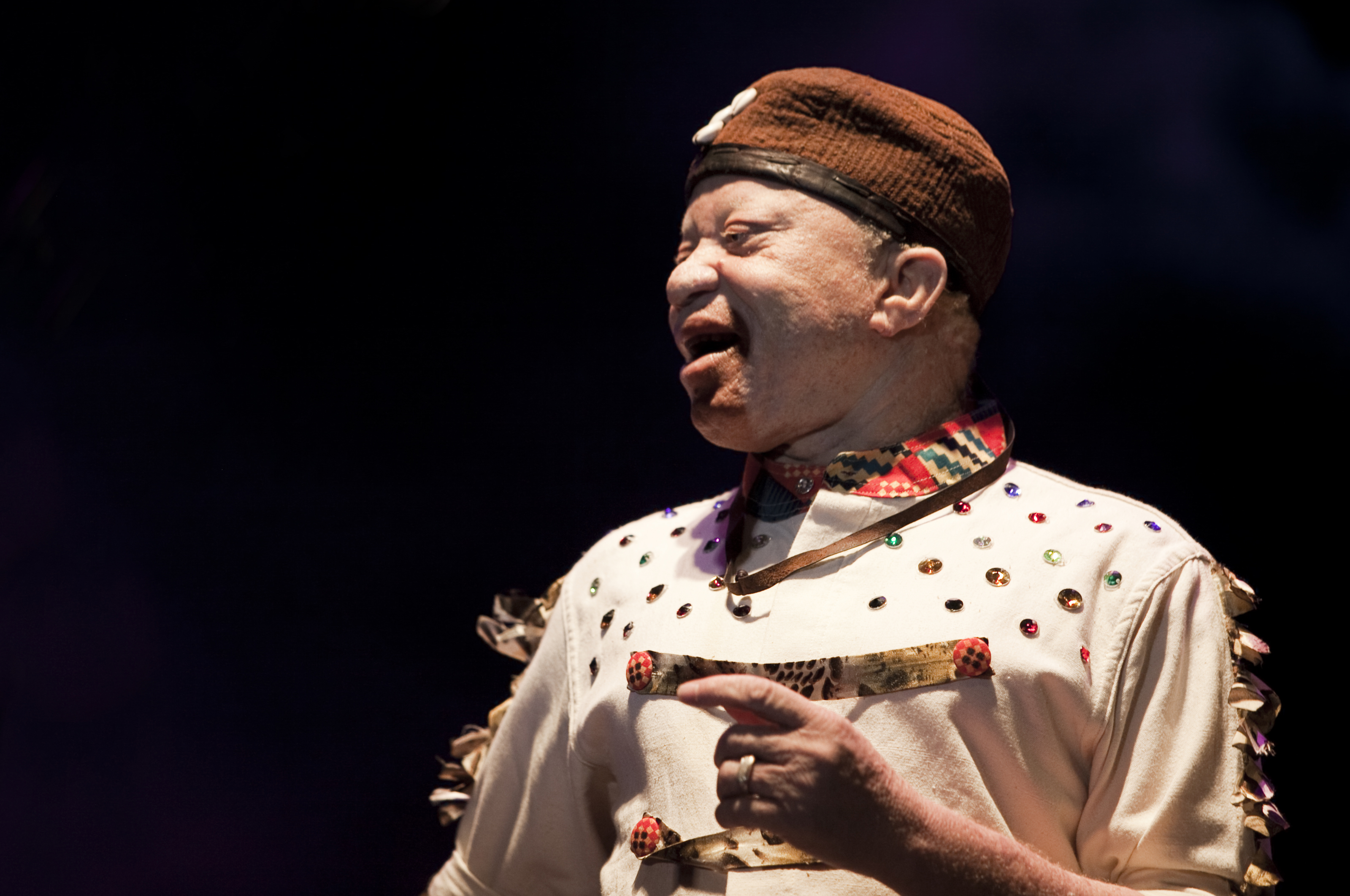 13. Actuación de  Salif Keita