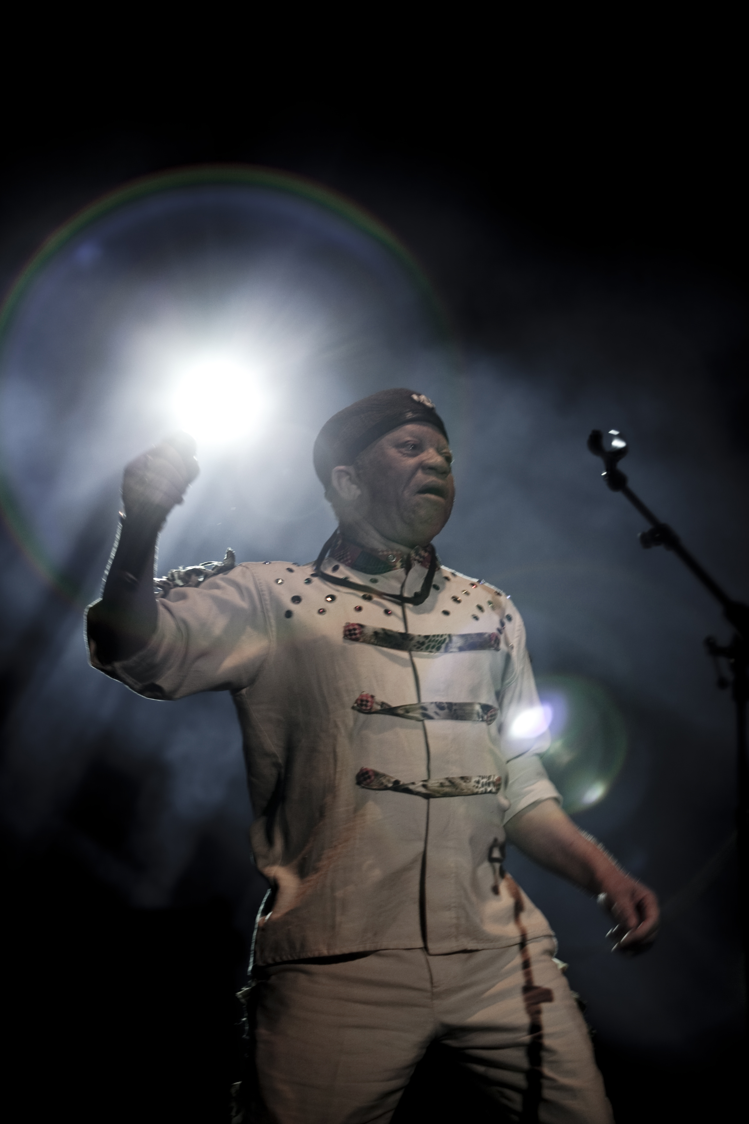 29. Actuación de  Salif Keita