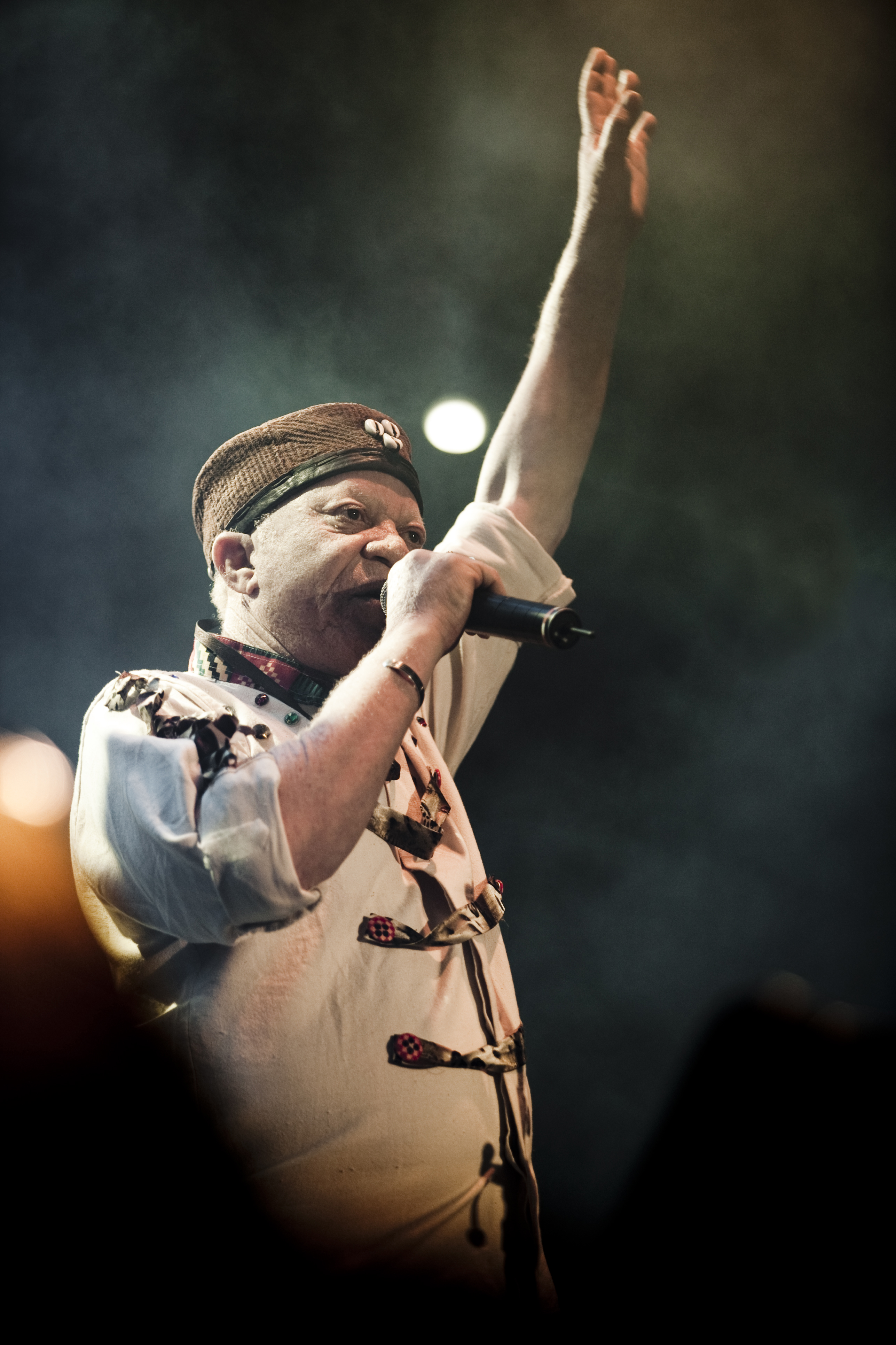 31. Actuación de  Salif Keita