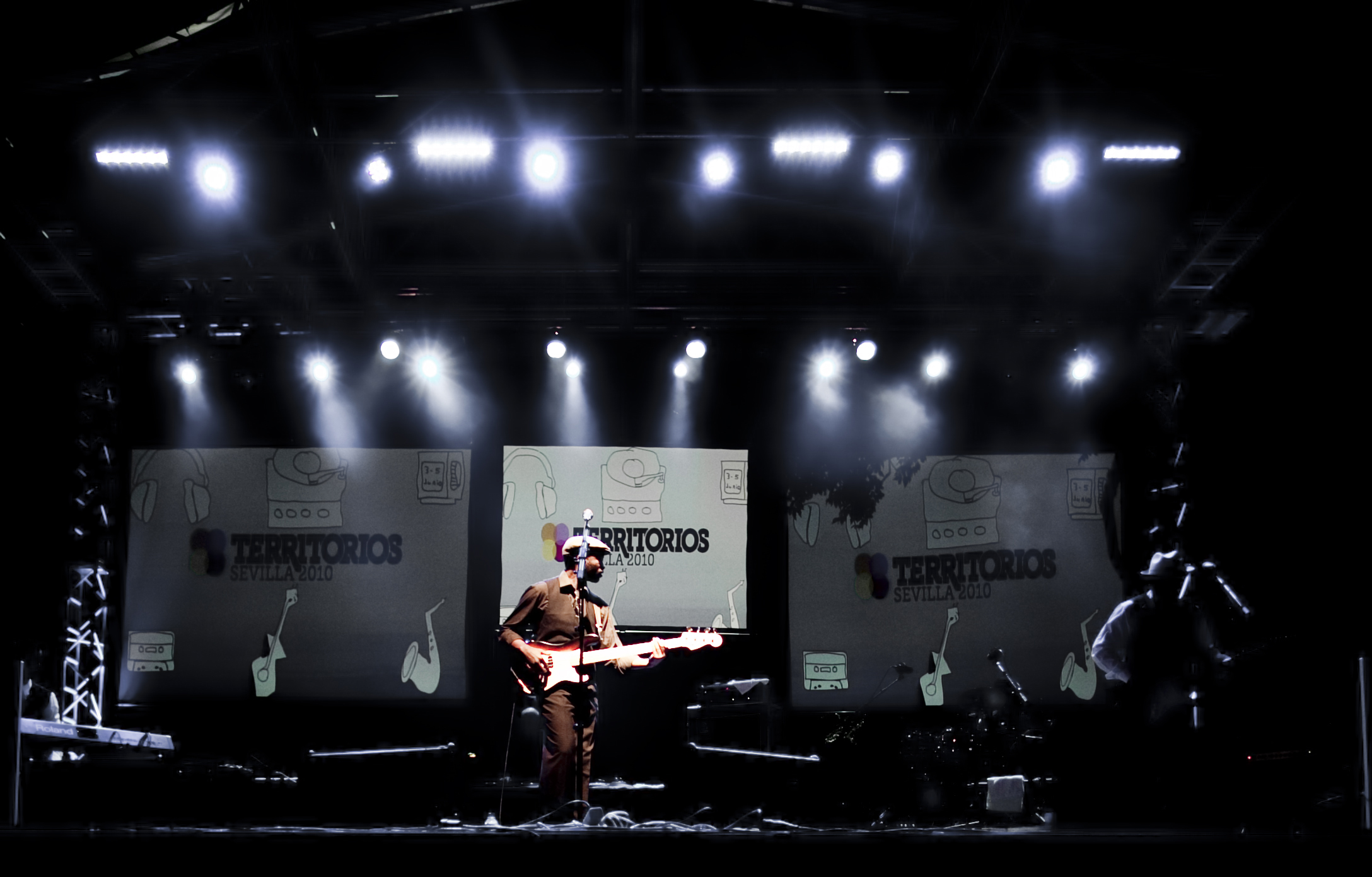 51. Actuación de Bibi Tanga & The Selenites