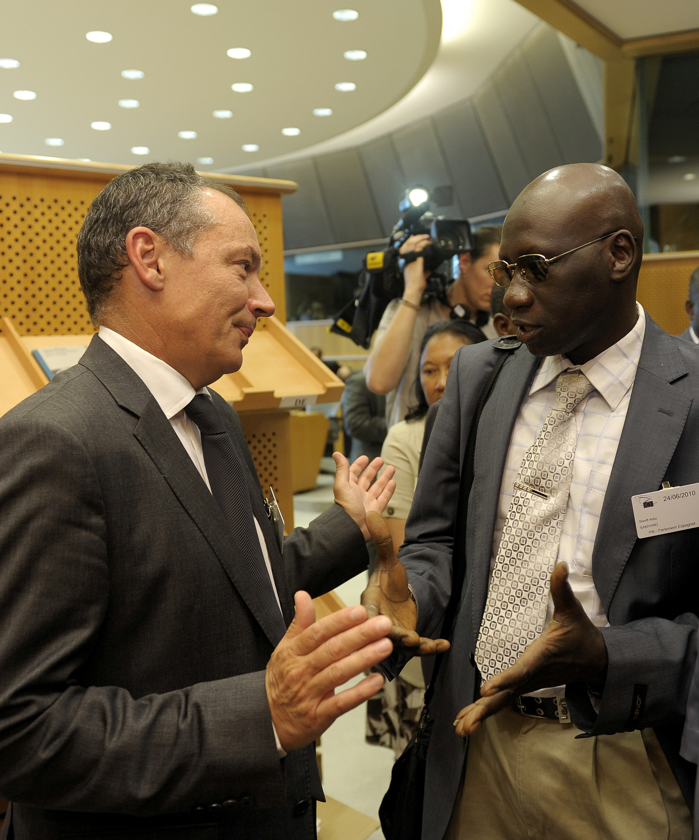 17. Luis Padilla, Secretario General de Casa África y Shoriff Abba. Bruselas