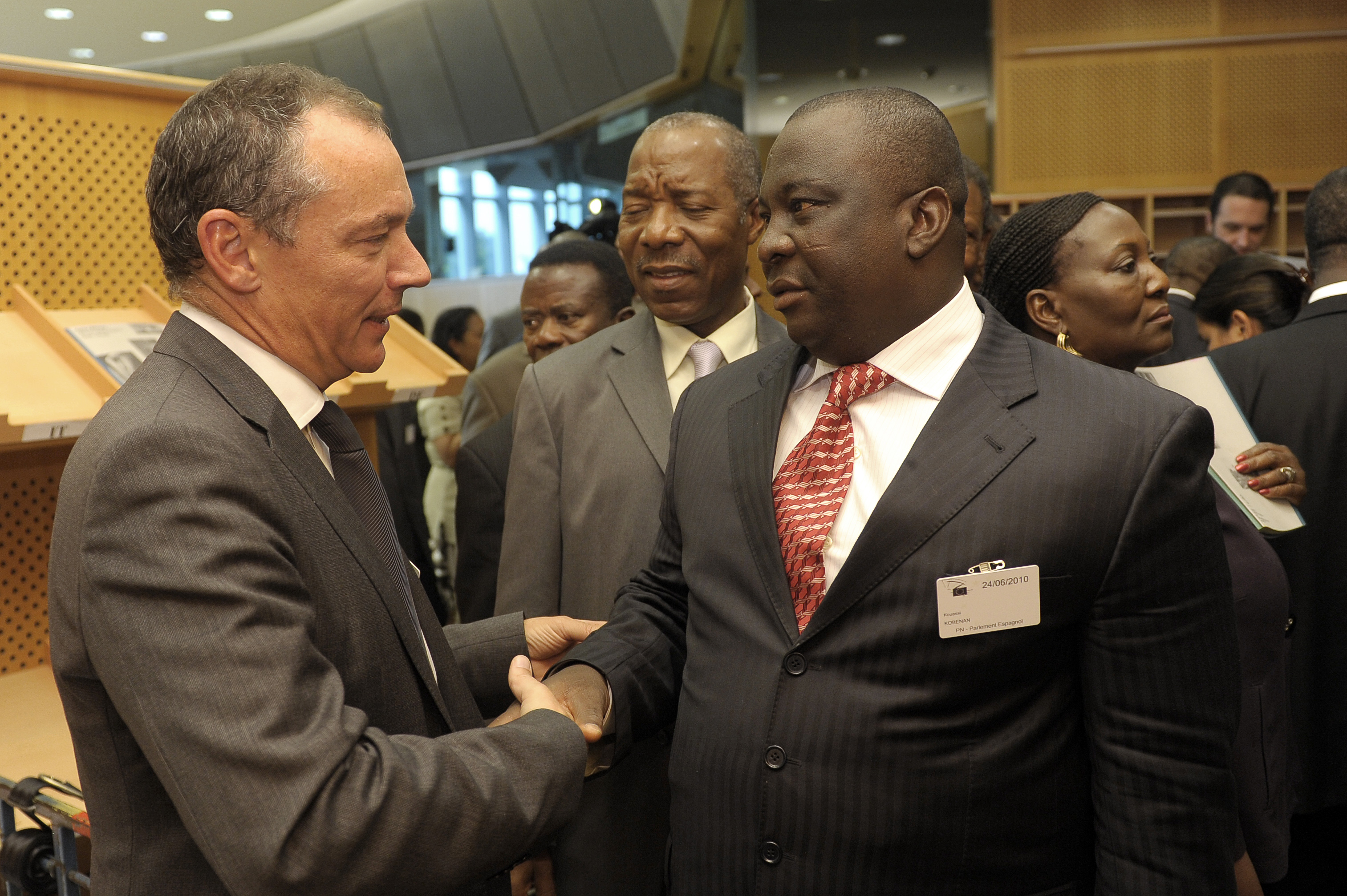 18. Luis Padilla, Secretario General de Casa África y Kouassi. Bruselas