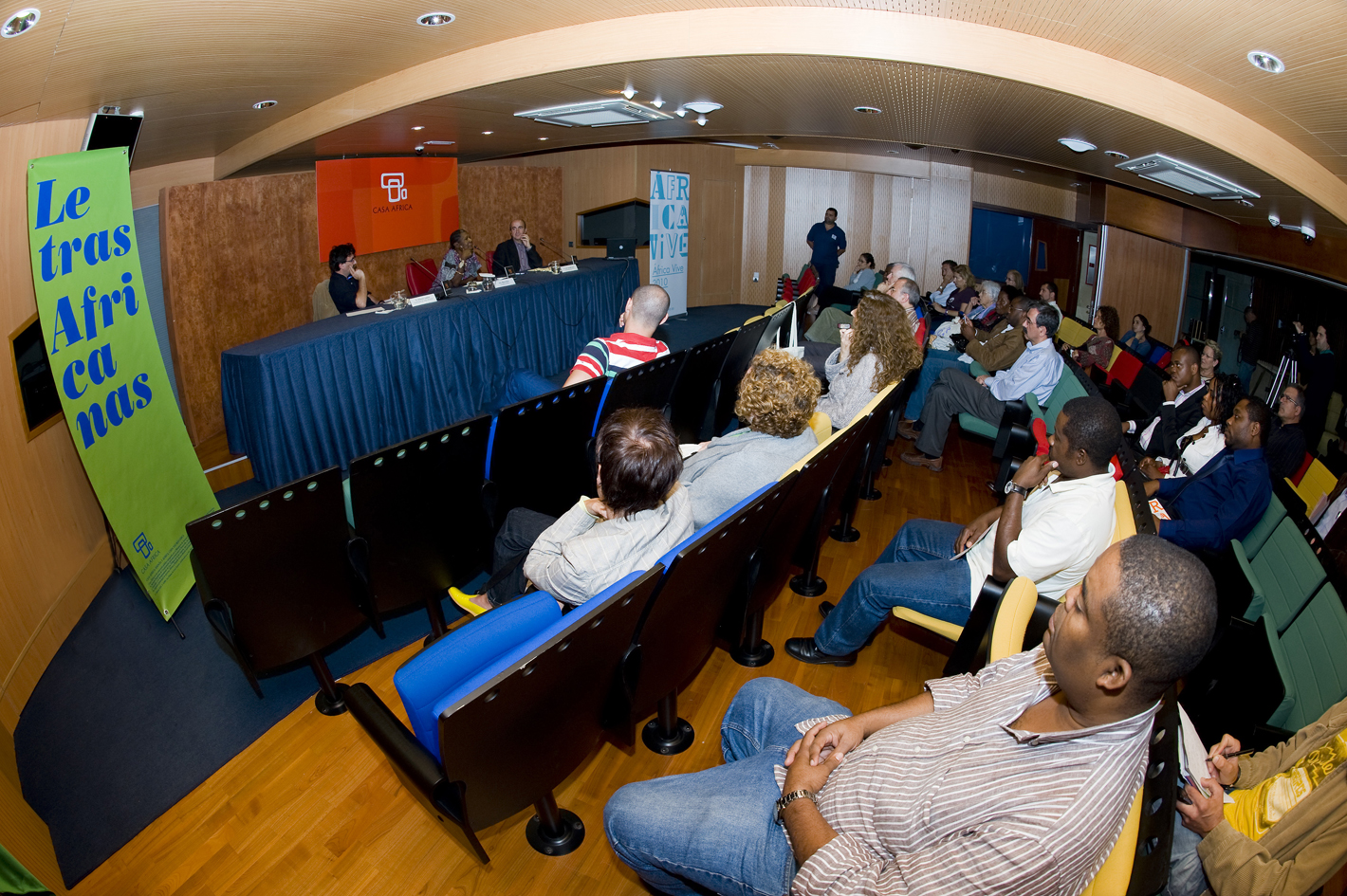 4. Intervención de María Nsue en Casa África