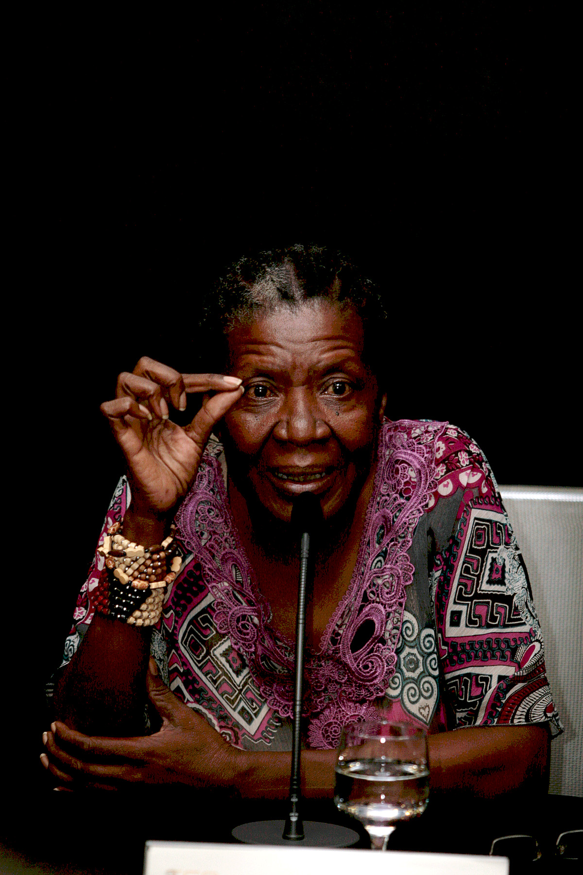 3. María Nsue, escritora