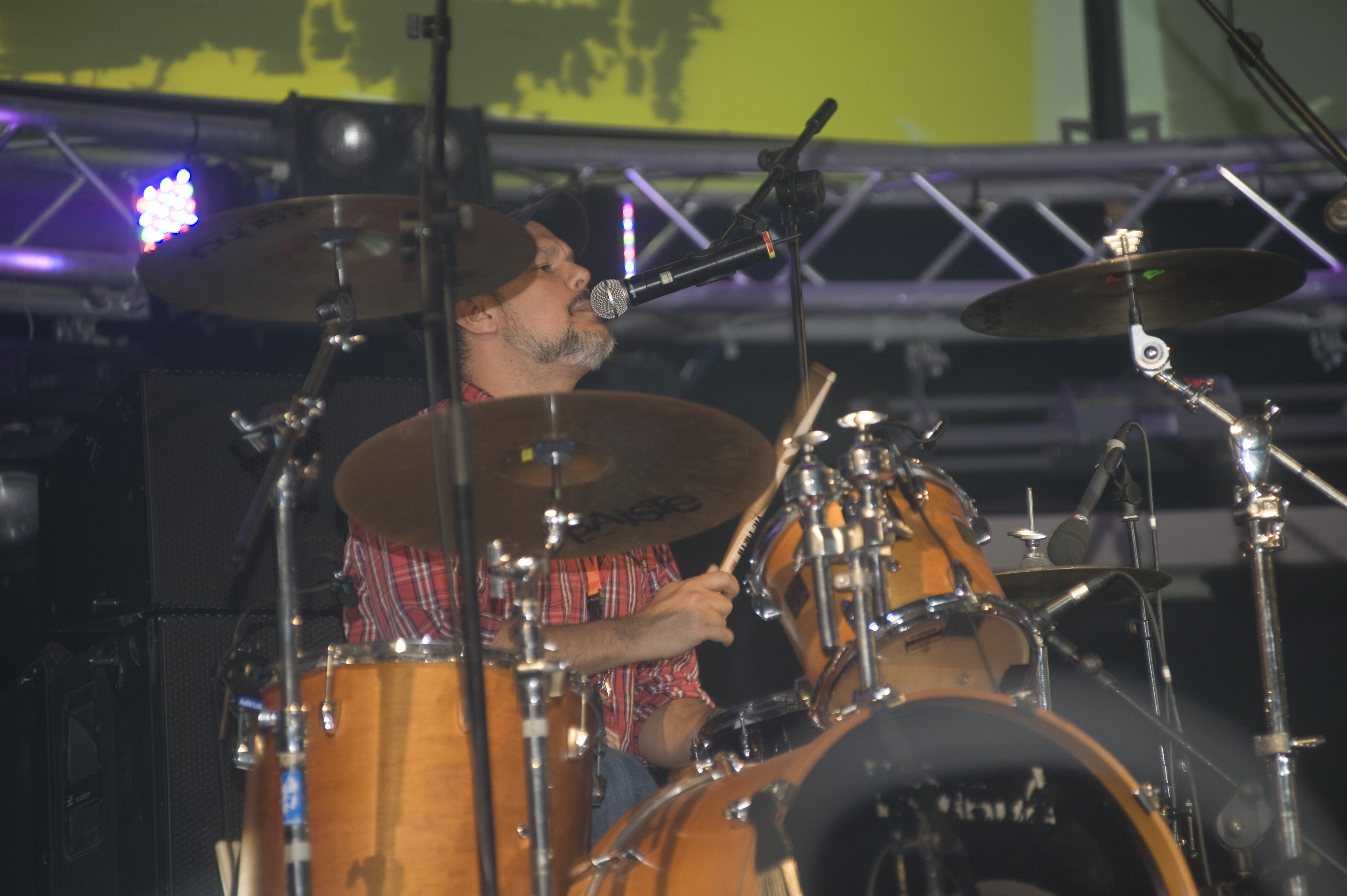 25. Los Amigos Invisibles en concierto