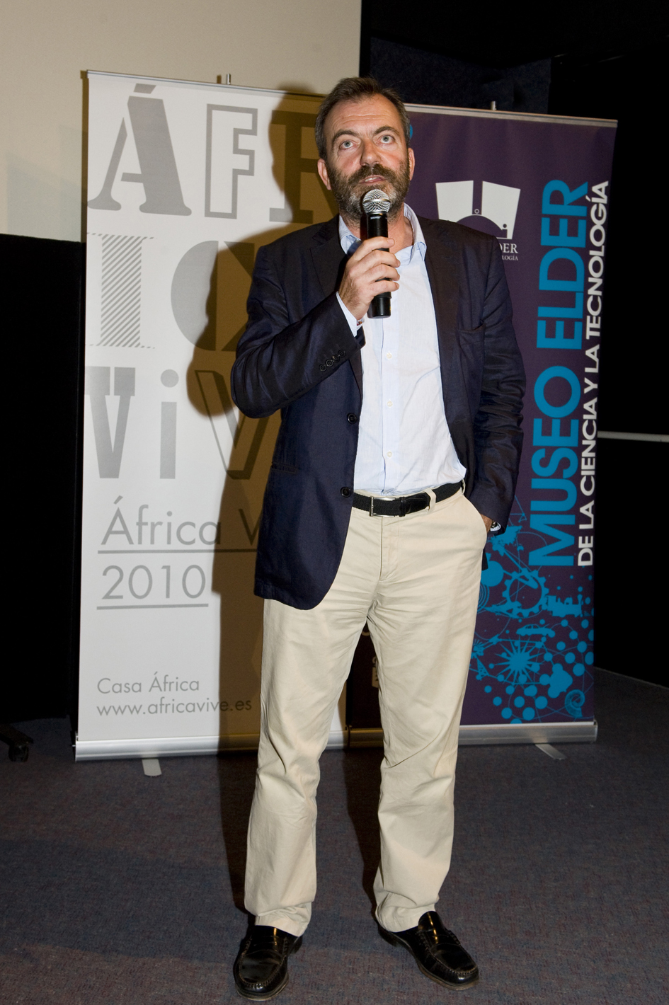 1. Presentación del Ciclo de Cine a cargo de Ricardo Martínez, Director General de Casa África