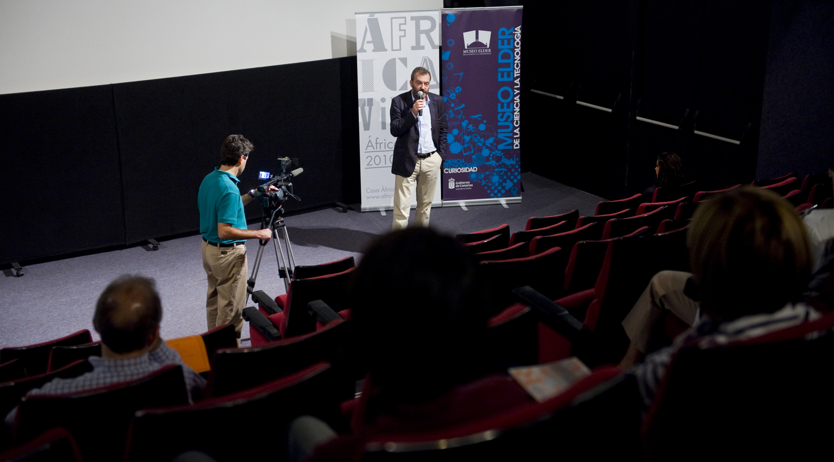 2. Presentación del Ciclo de Cine a cargo de Ricardo Martínez, Director General de Casa África