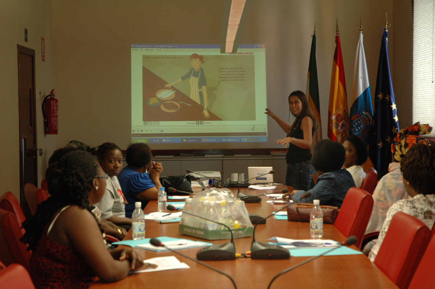 10. Imagen del curso a las cocineras previo a la actividad