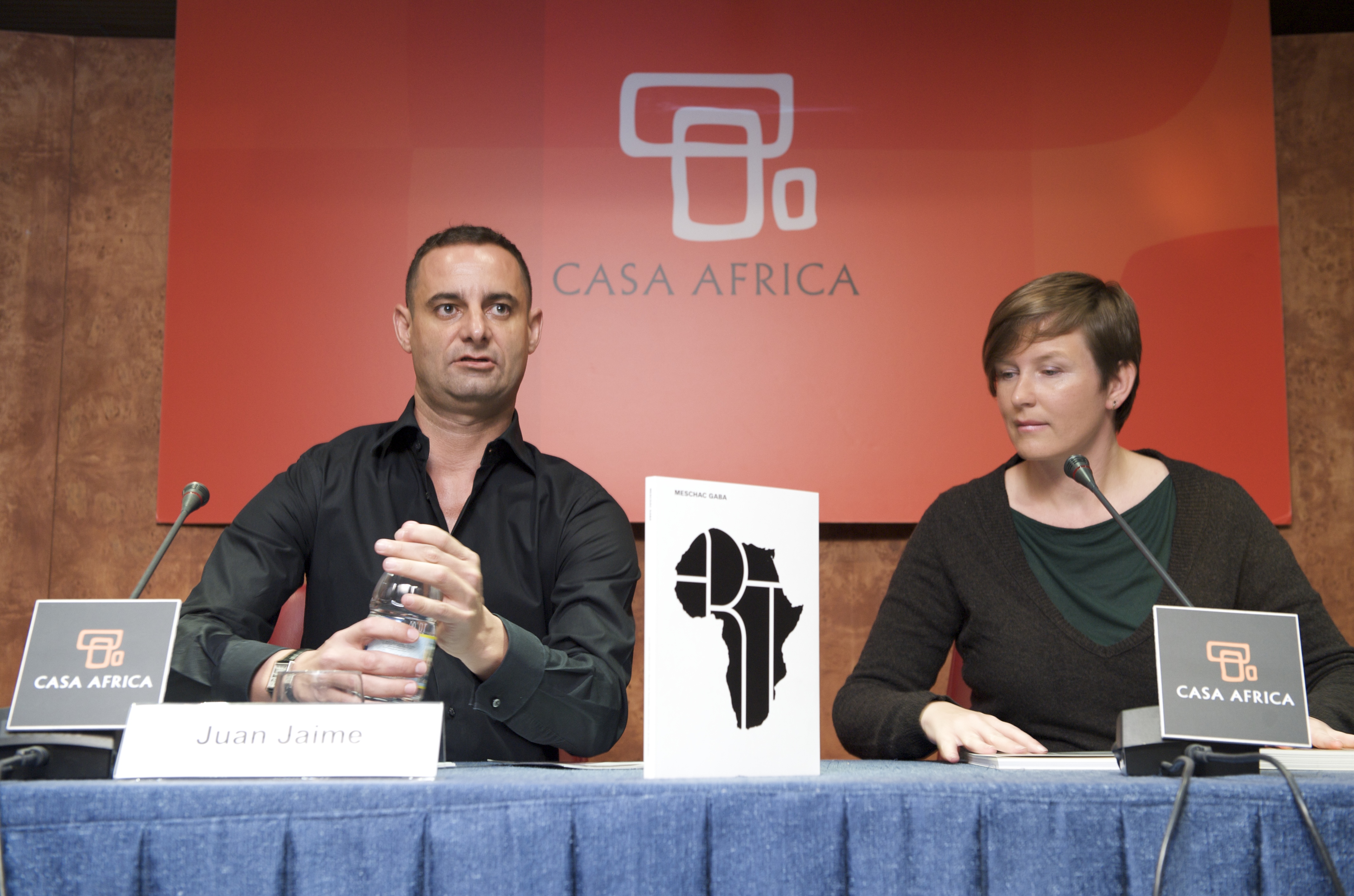 1. Presentación del catálogo de la exposición Meschac Gaba en Casa África