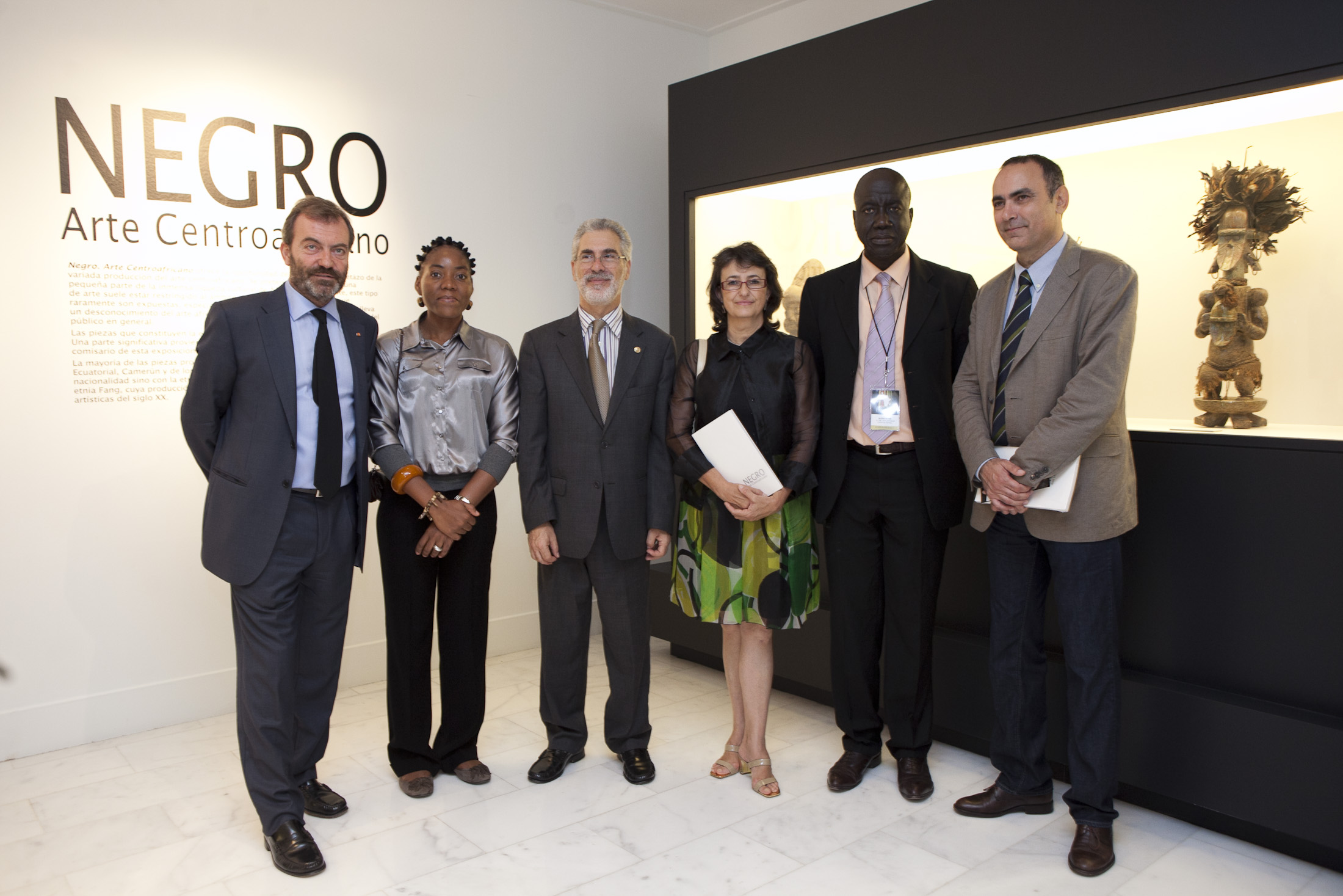7. De izq. a der.: Ricardo Martínez -Director General de Casa África-, Ferdulis Zita Odome Angone -Comisaria-, Excmo. Mgfco. Rector Sr. José Regidor García -Rector de la Universidad de Las Palmas de Gran Canaria,