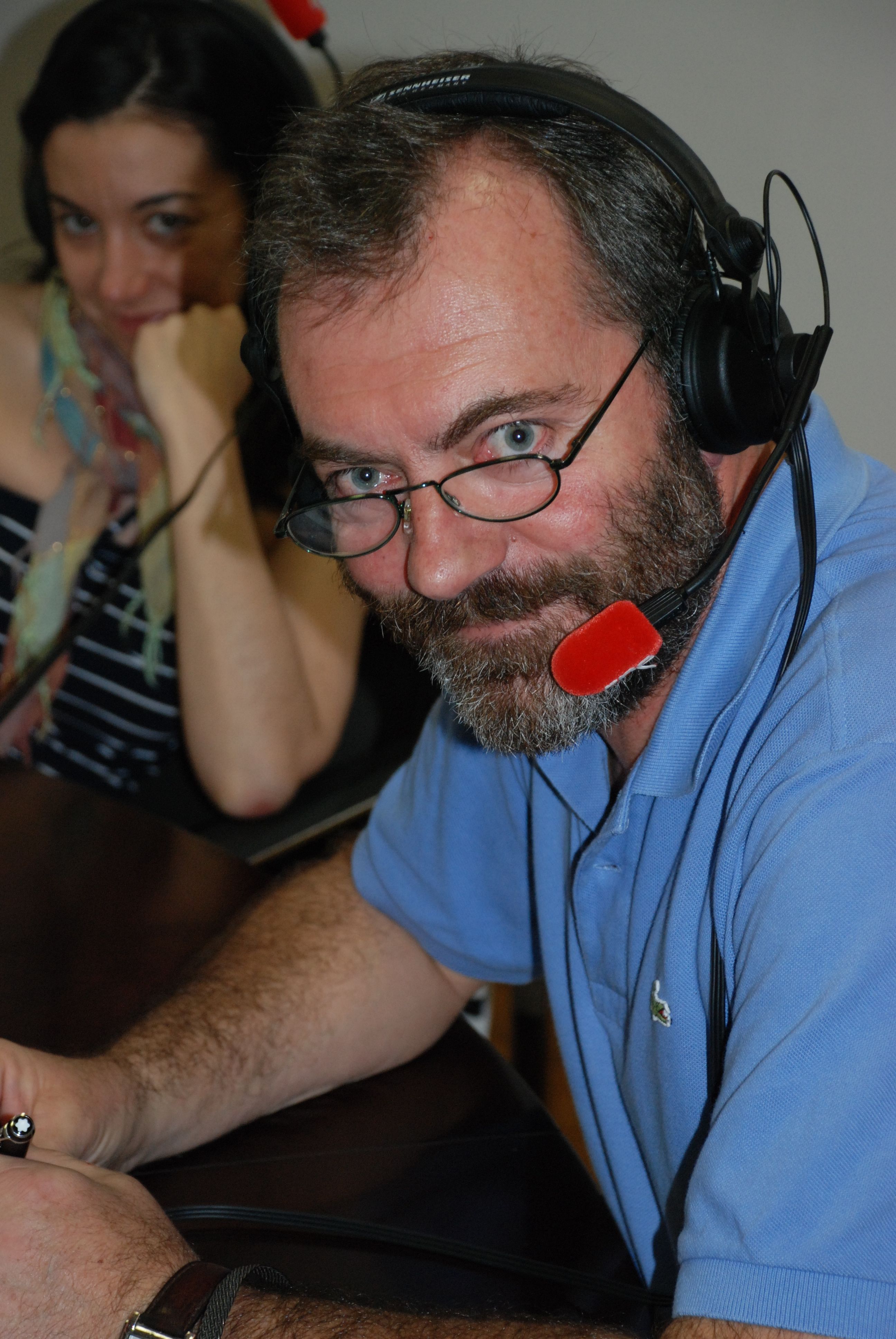 10. Ricardo Martinez. Director General de Casa África en la grabación del programa de radio En dias como hoy RNE